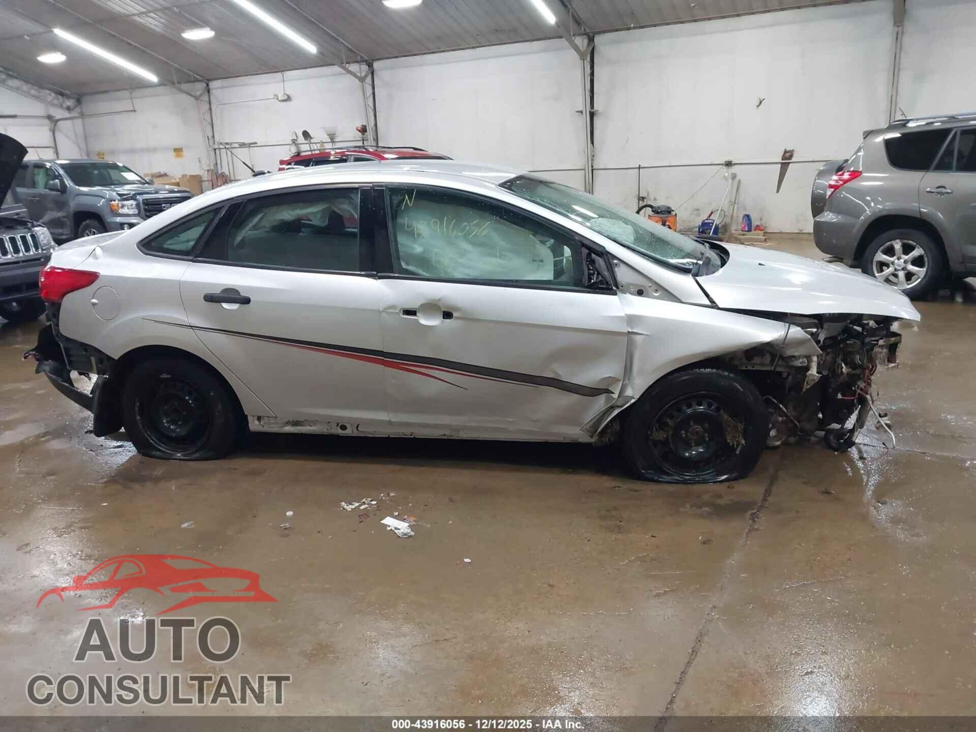 FORD FOCUS 2016 - 1FADP3E2XGL211519