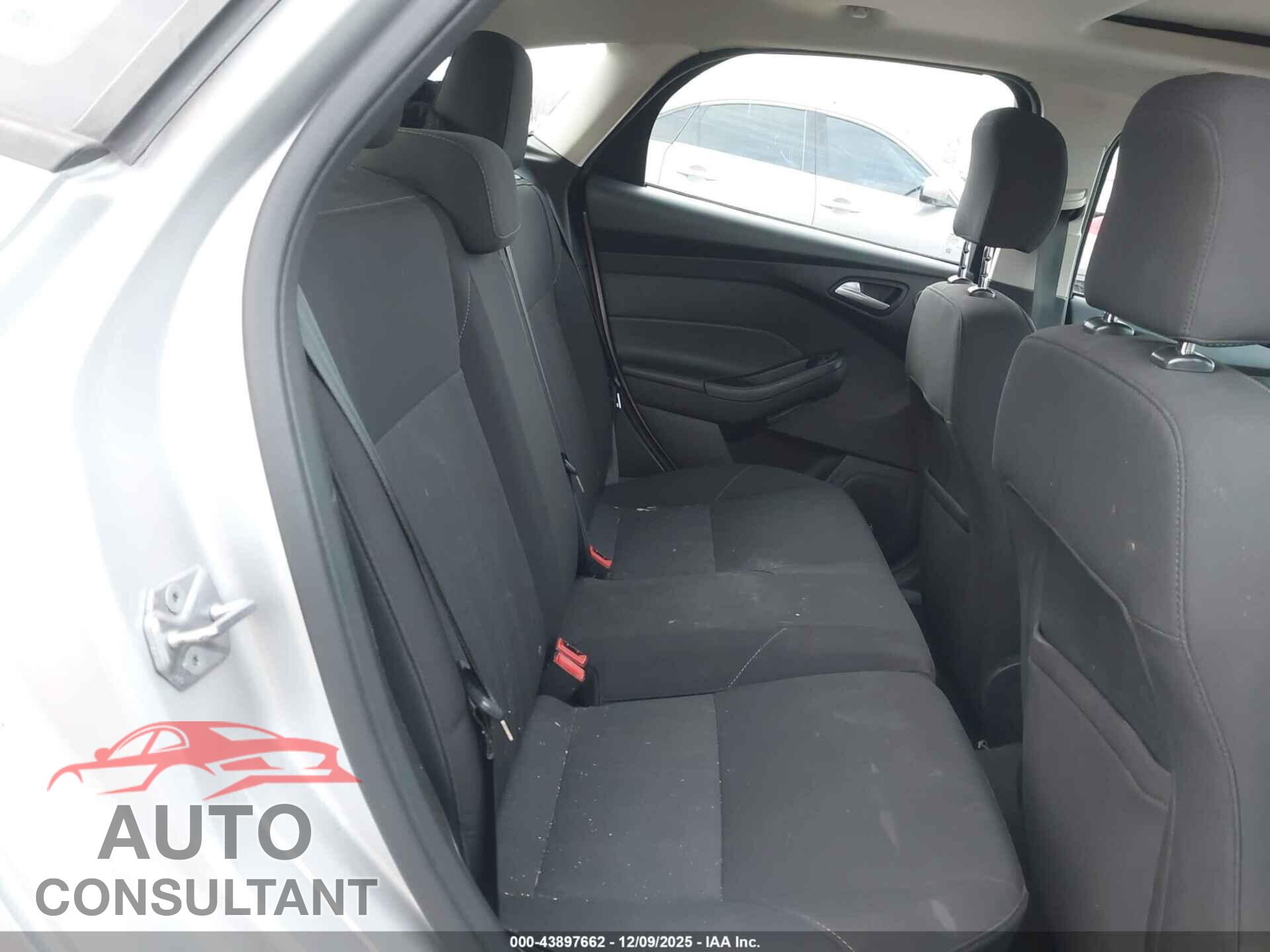FORD FOCUS 2017 - 1FADP3M26HL207826