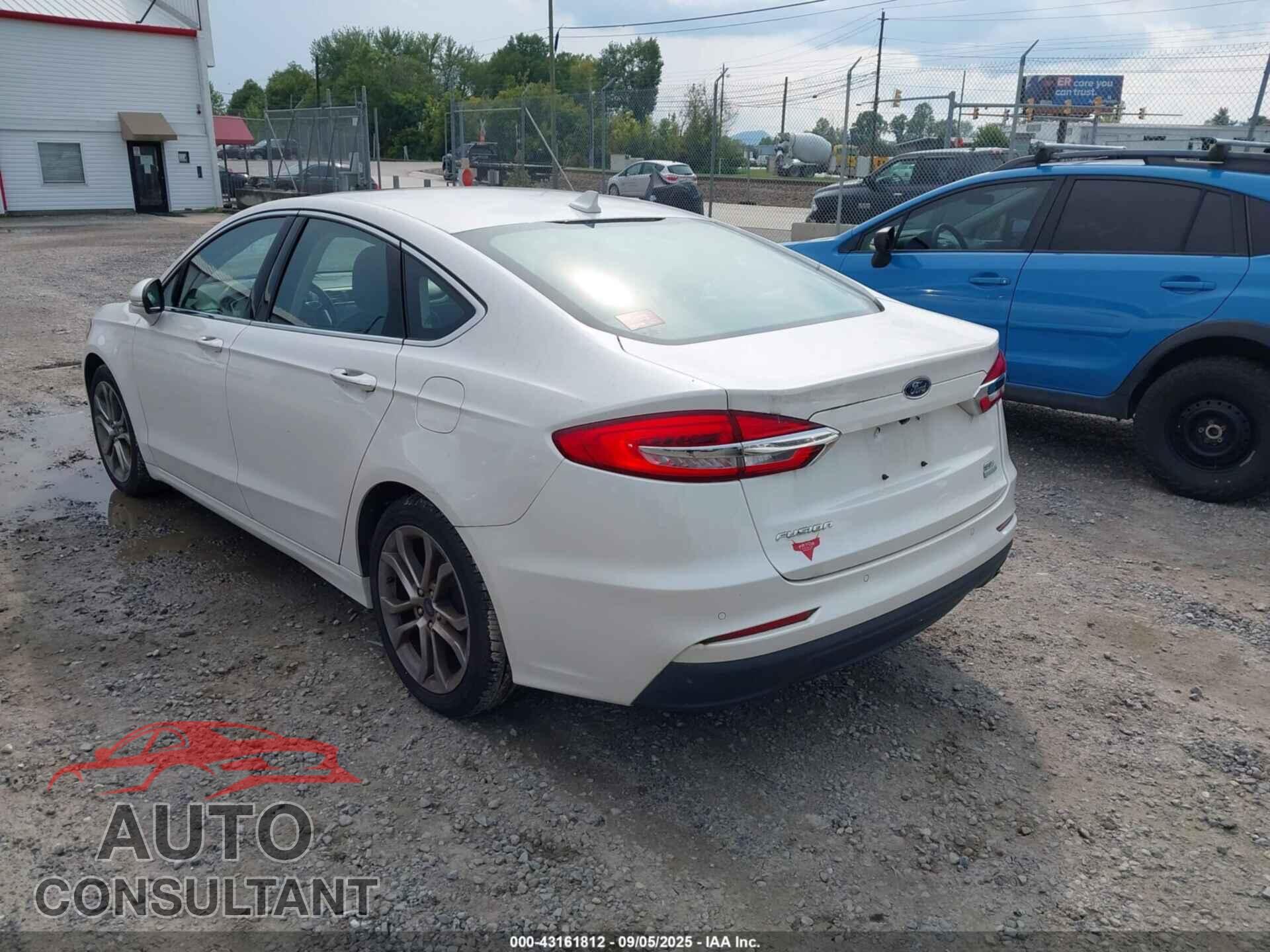 FORD FUSION 2019 - 3FA6P0CD4KR101832