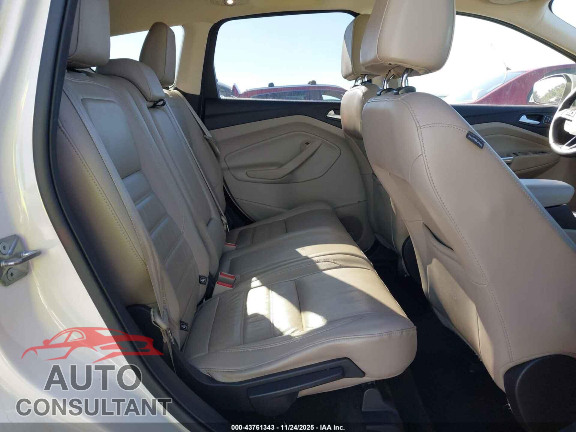 FORD ESCAPE 2017 - 1FMCU0J97HUE65583