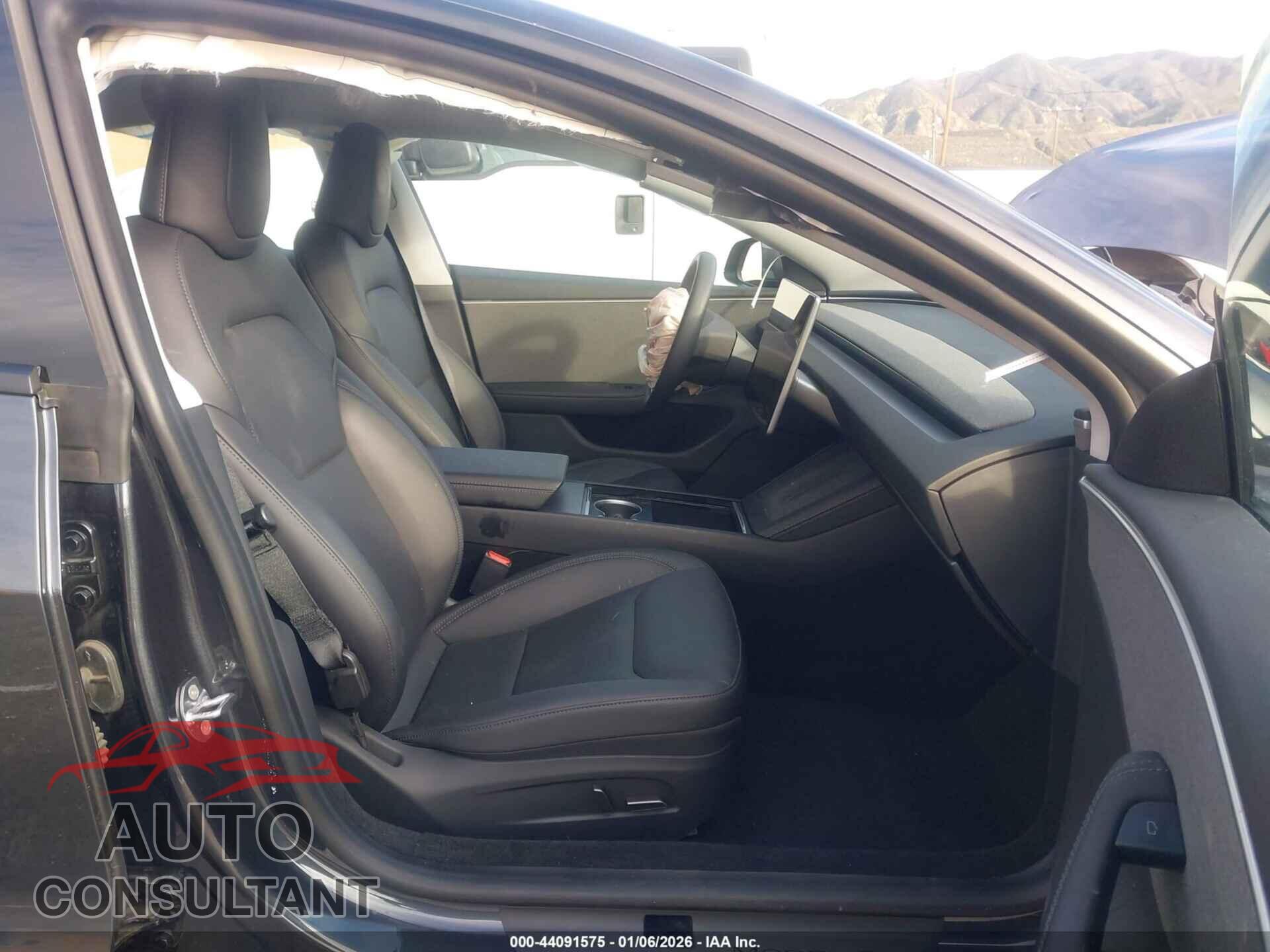 TESLA MODEL 3 2025 - 5YJ3E1EA0SF984356