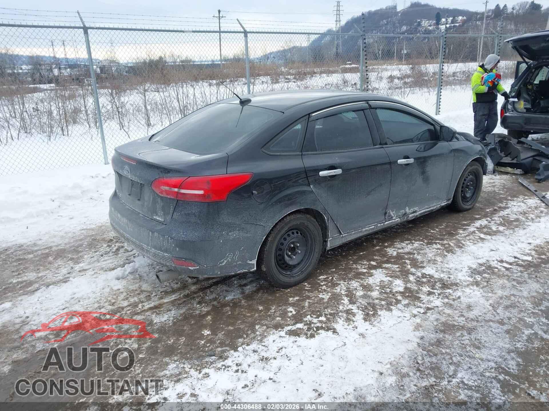 FORD FOCUS 2016 - 1FADP3E22GL201549