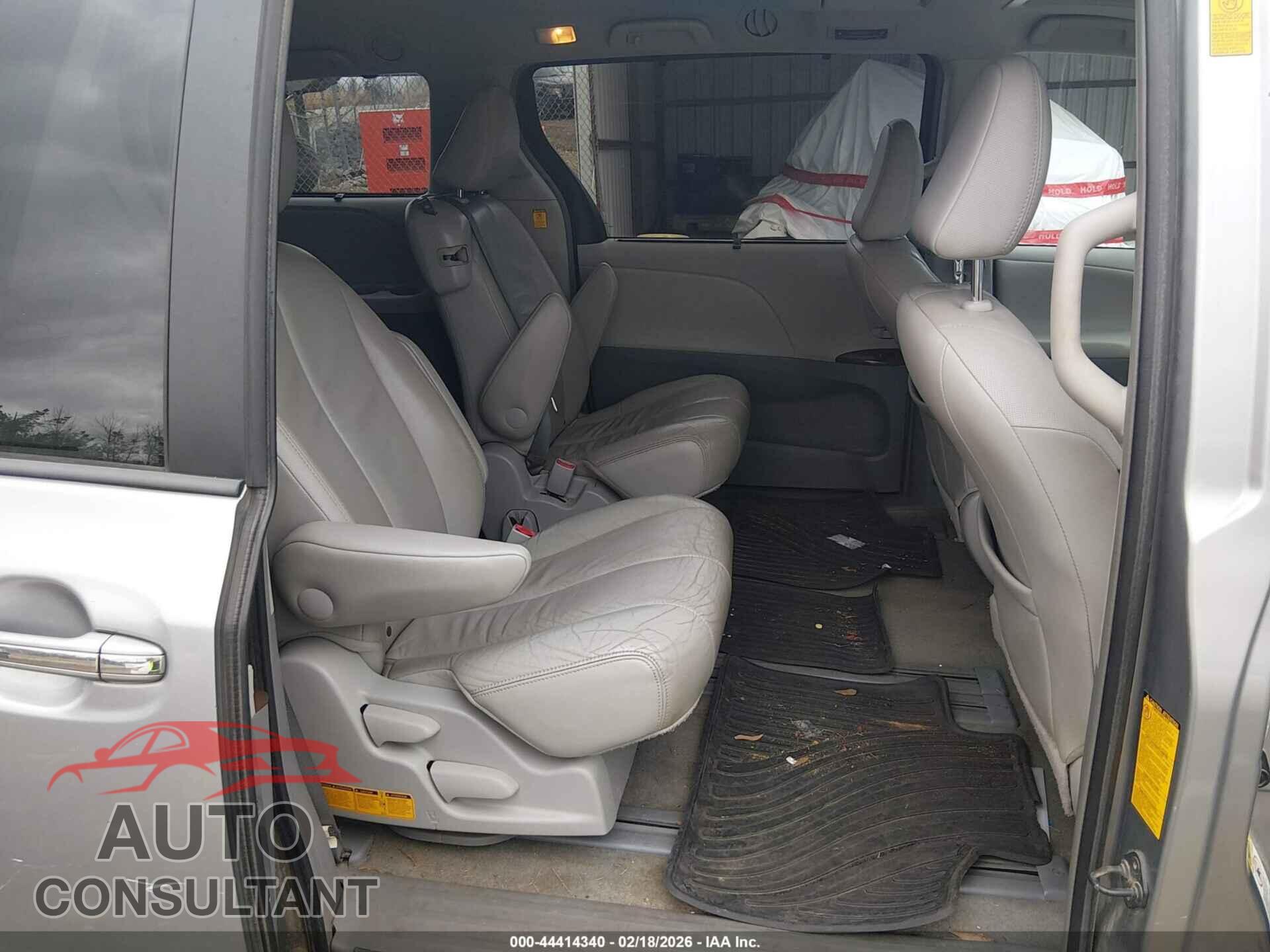 TOYOTA SIENNA 2013 - 5TDYK3DC8DS337750