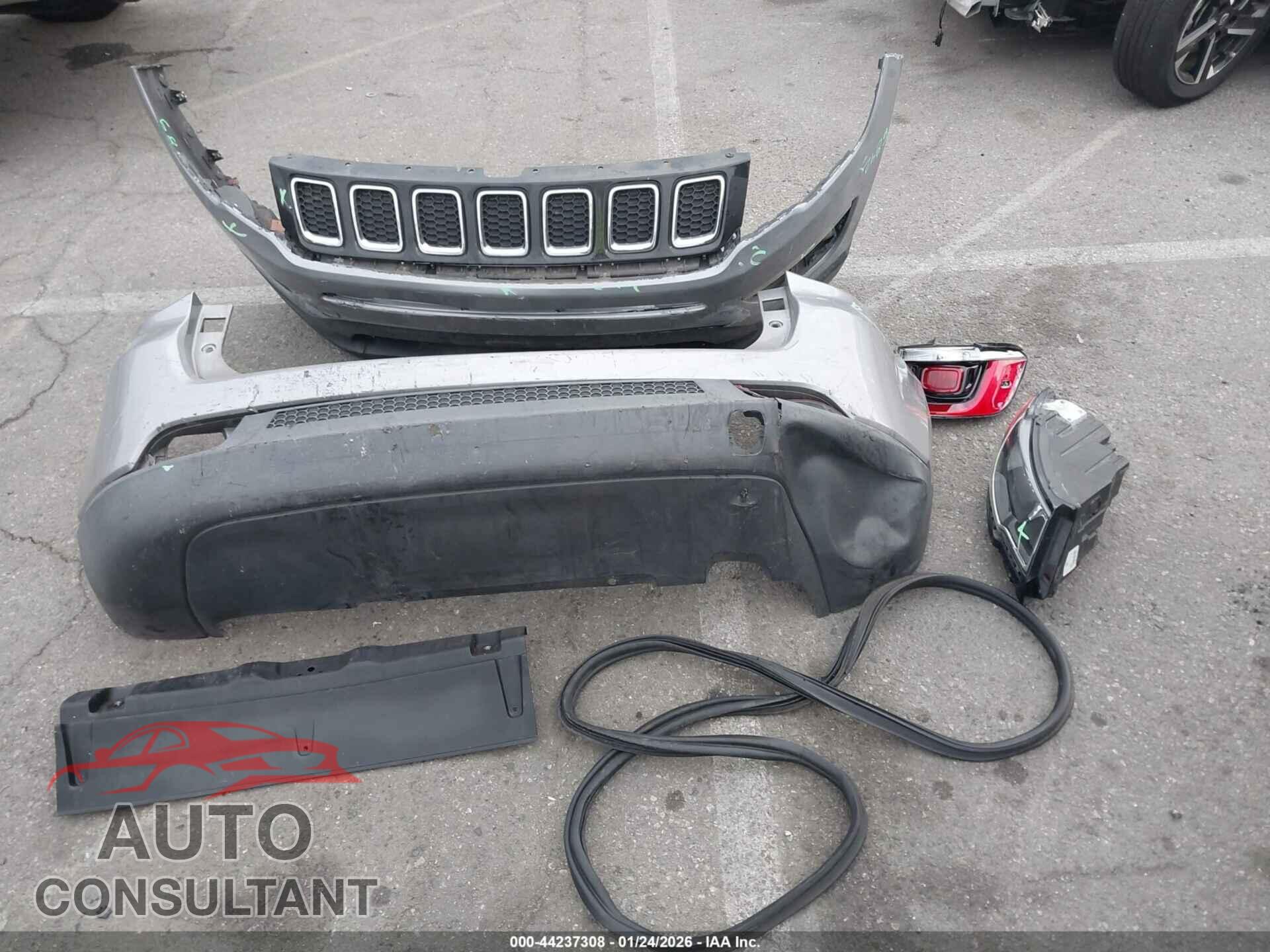 JEEP COMPASS 2019 - 3C4NJCBB0KT677008