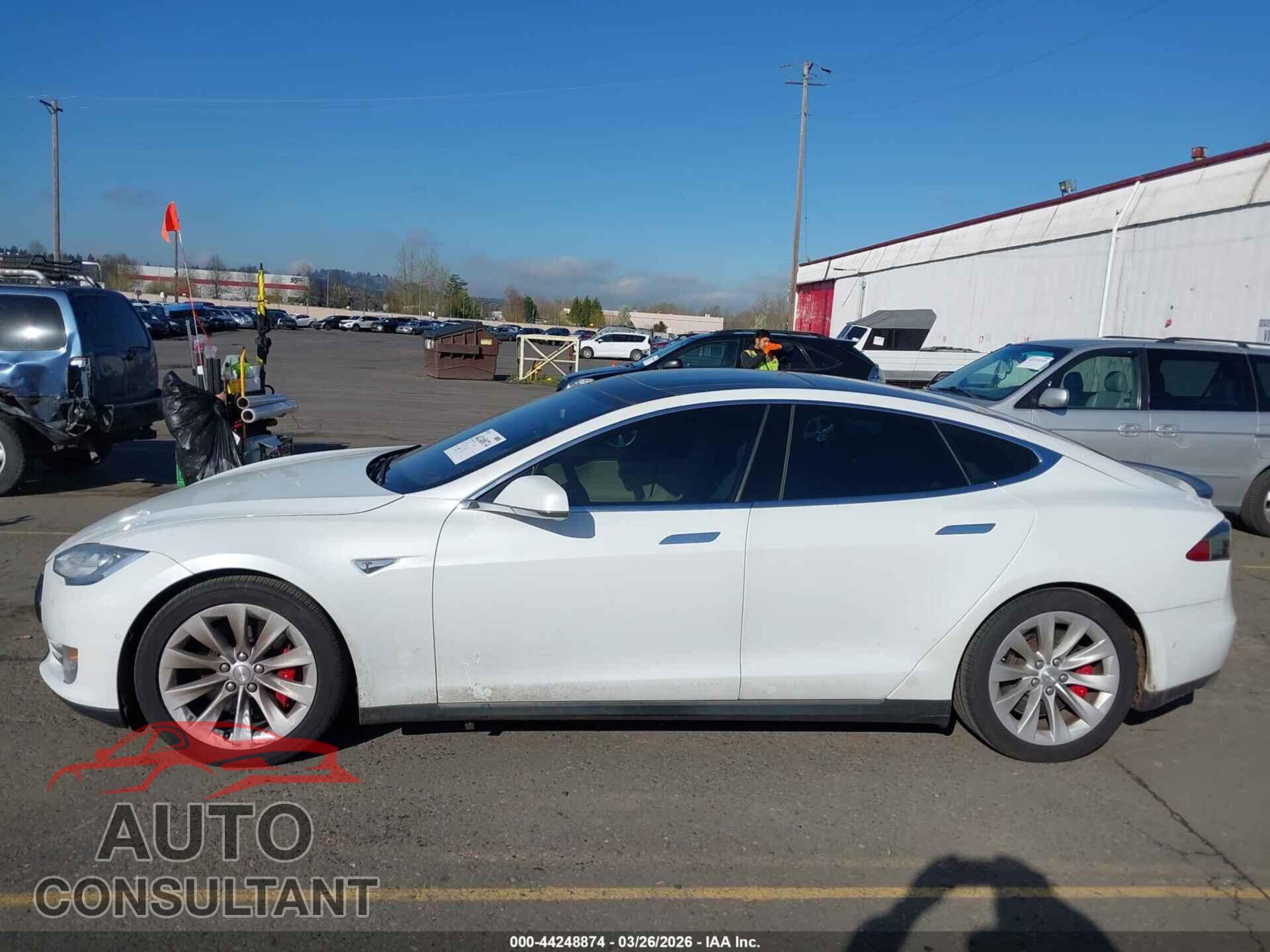 TESLA MODEL S 2015 - 5YJSA1H46FF093992