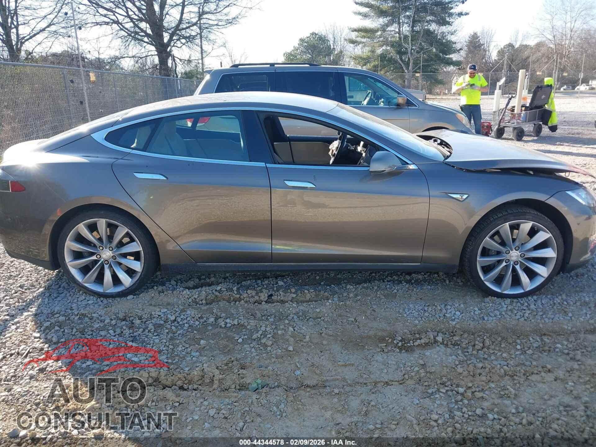 TESLA MODEL S 2015 - 5YJSA1V27FF099075