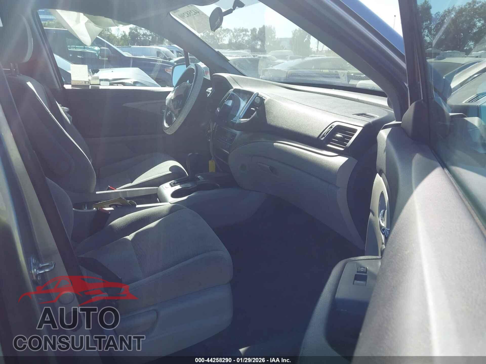 HONDA PILOT 2018 - 5FNYF5H3XJB029411