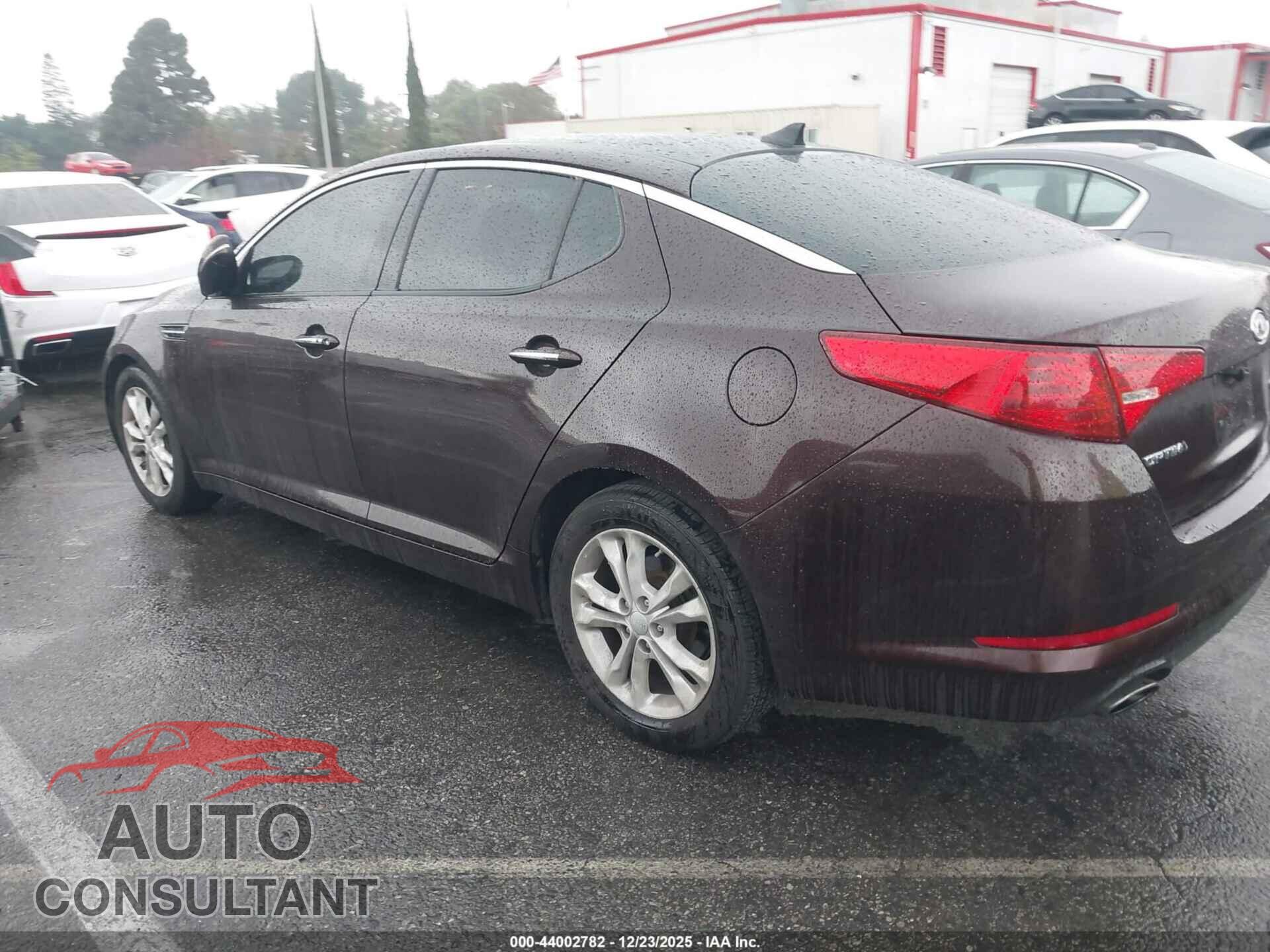 KIA OPTIMA 2011 - KNAGN4A79B5065256