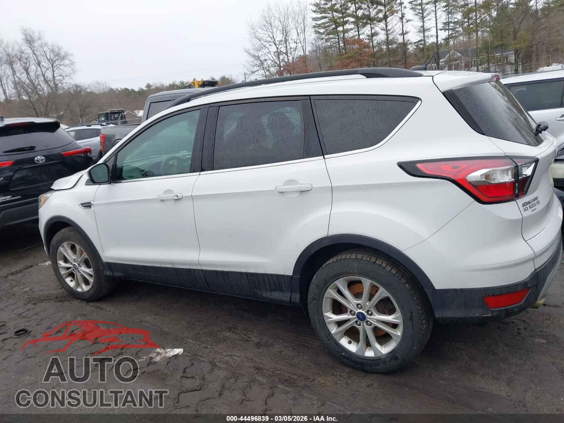 FORD ESCAPE 2017 - 1FMCU9GD3HUC40660