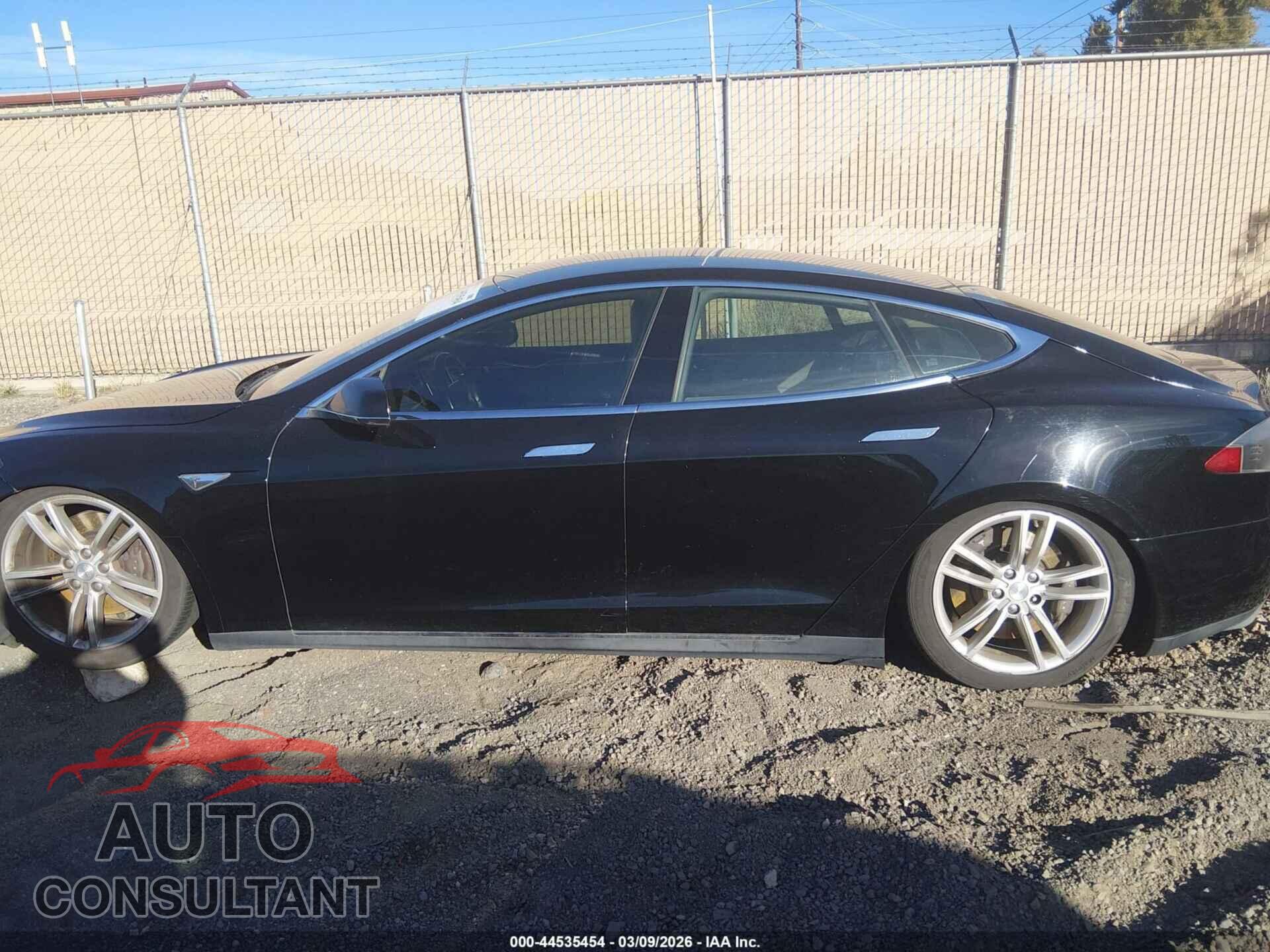 TESLA MODEL S 2013 - 5YJSA1CN1DFP03410