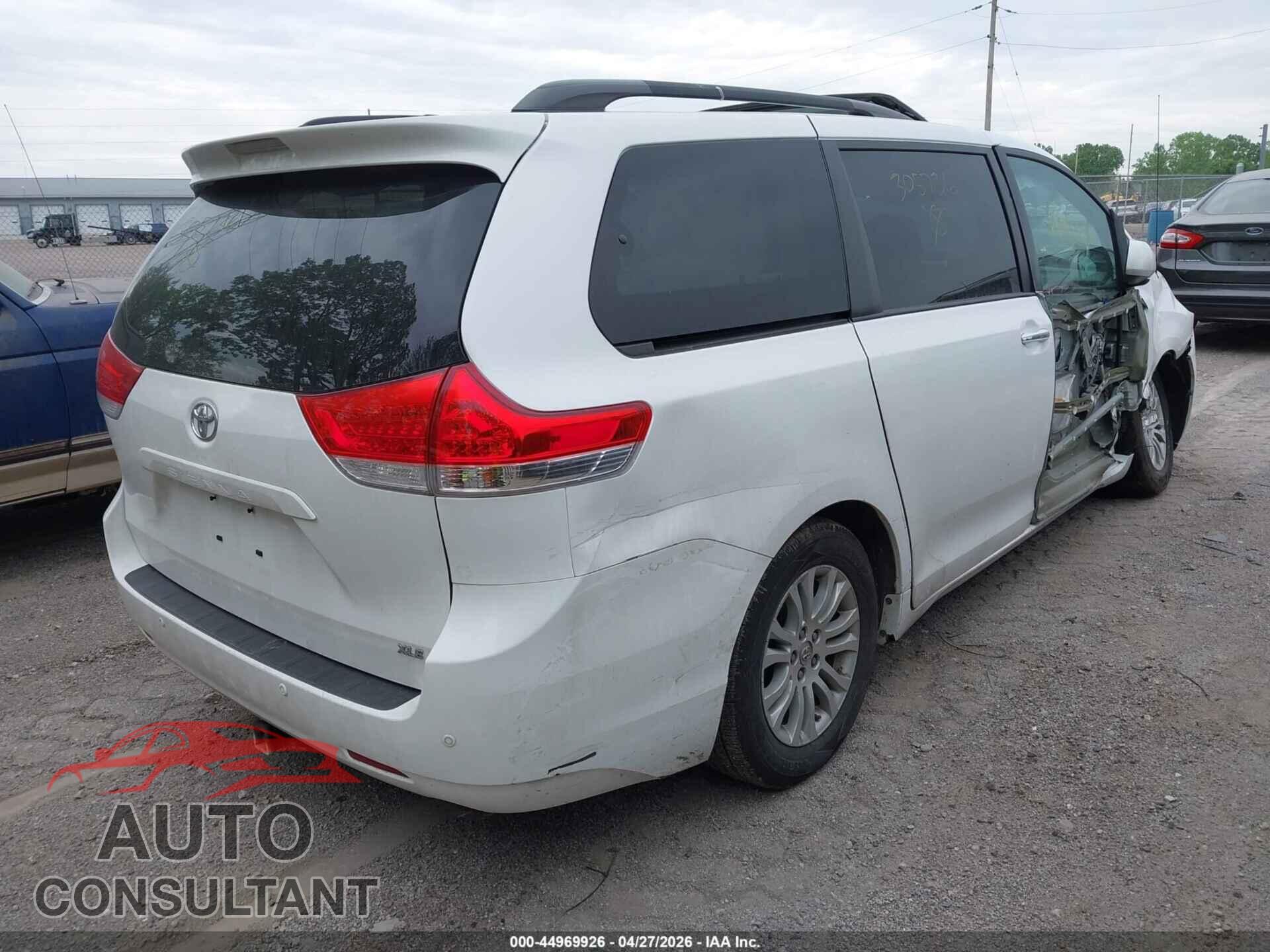TOYOTA SIENNA 2013 - 5TDYK3DC8DS305736