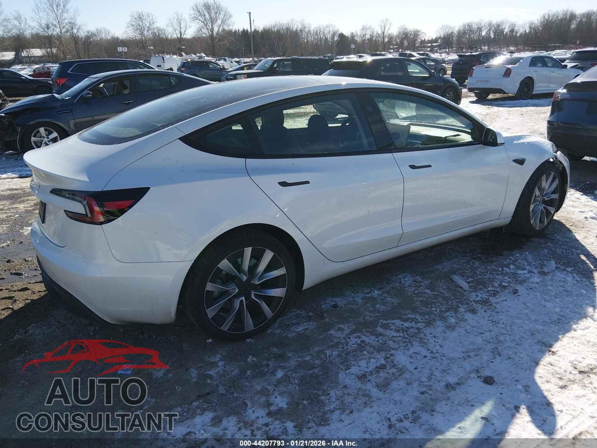 TESLA MODEL 3 2024 - 5YJ3E1EA4RF822675