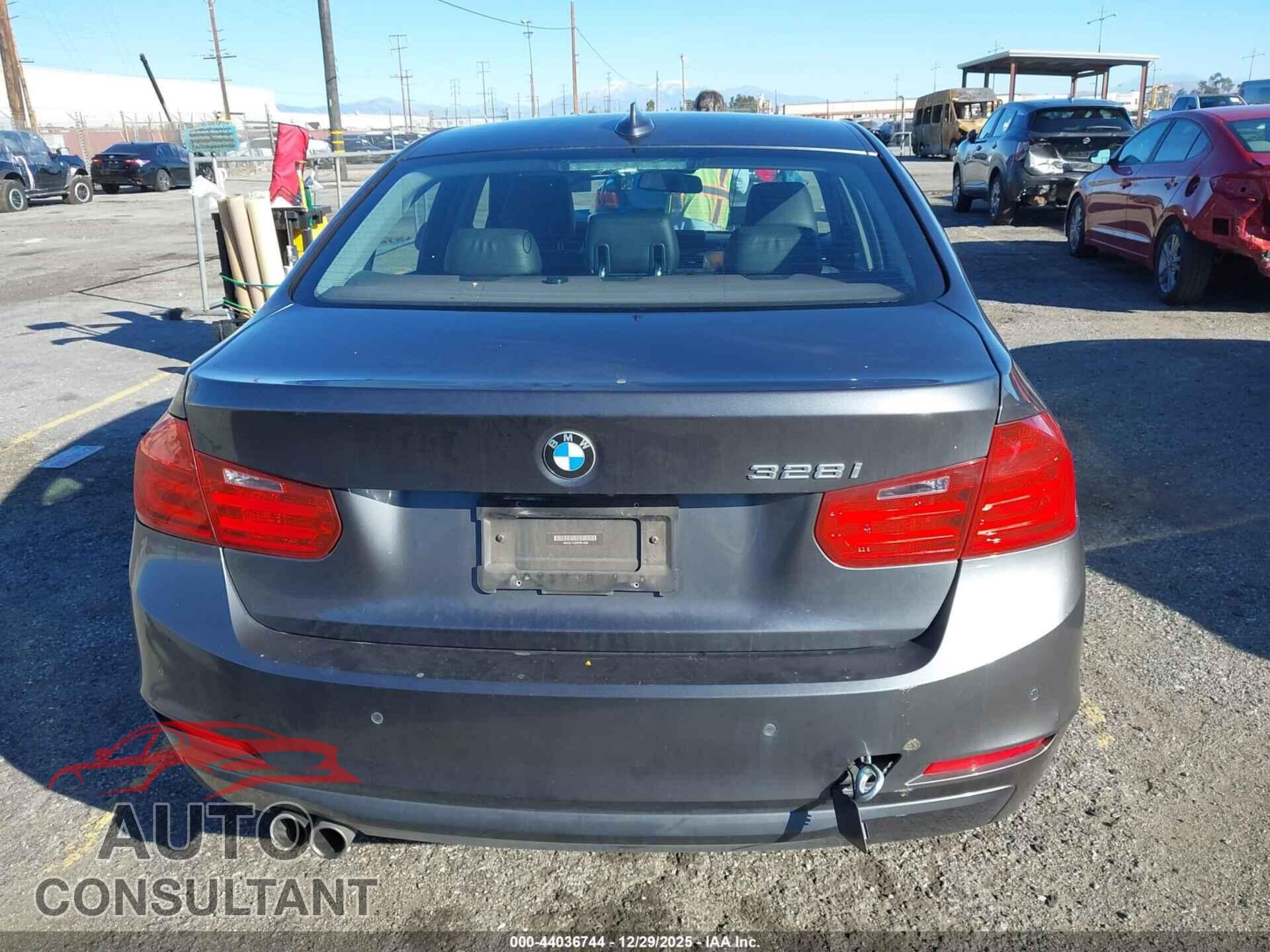 BMW 328I 2015 - WBA3C1C56FP851606