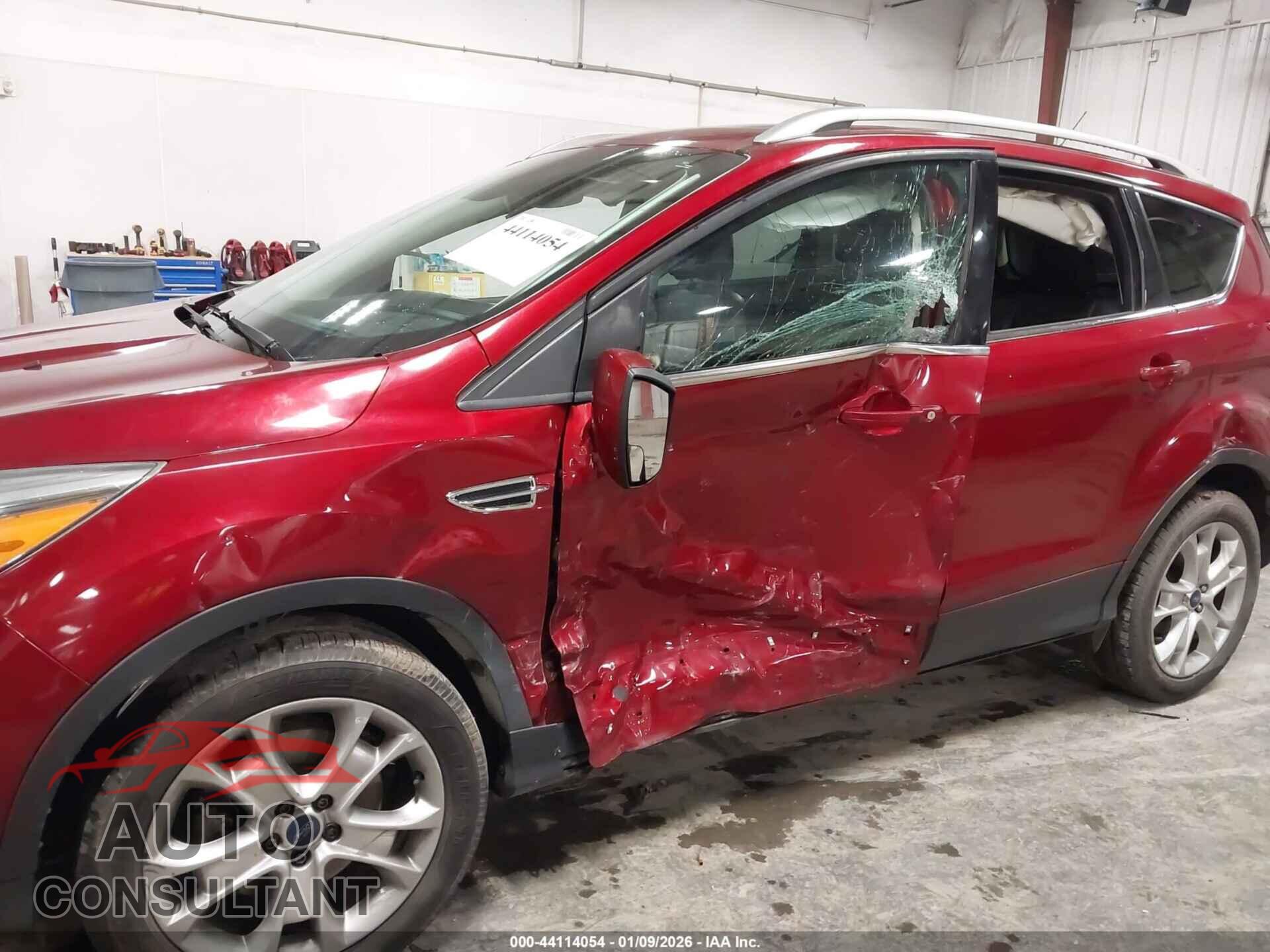 FORD ESCAPE 2015 - 1FMCU9J97FUC13902
