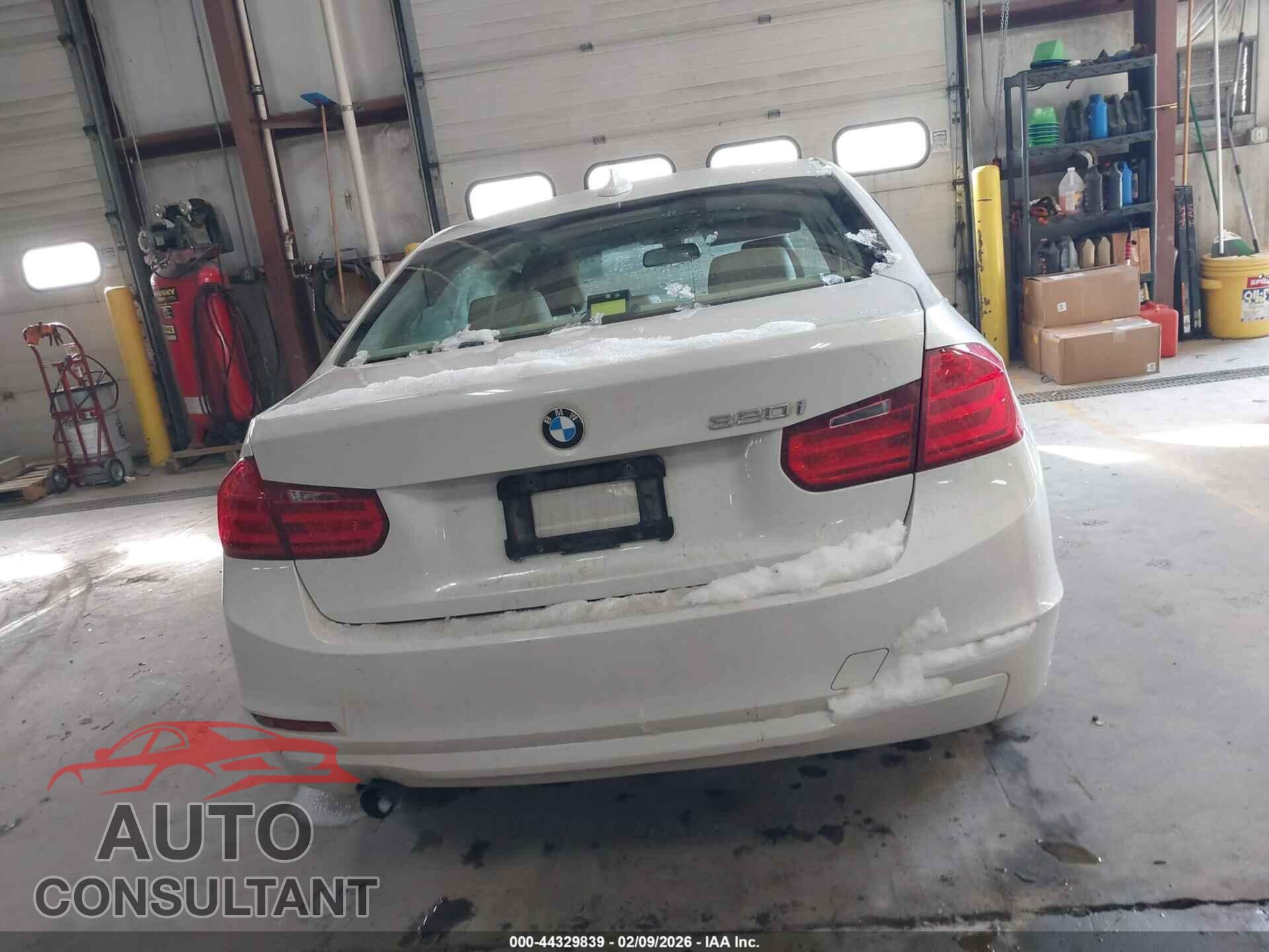 BMW 320I 2015 - WBA3B1C55FK141421