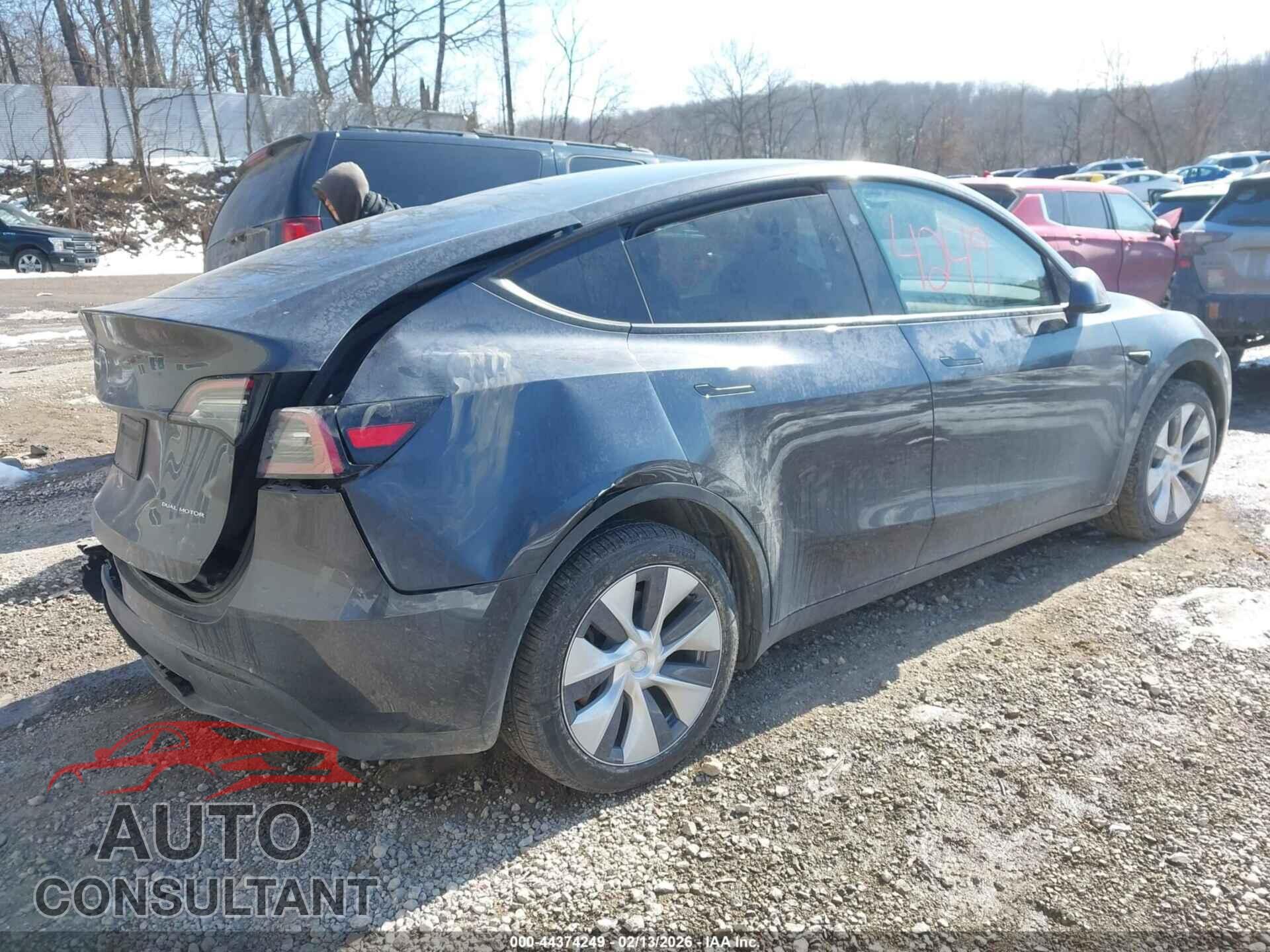 TESLA MODEL Y 2024 - 7SAYGDEE6RA219344
