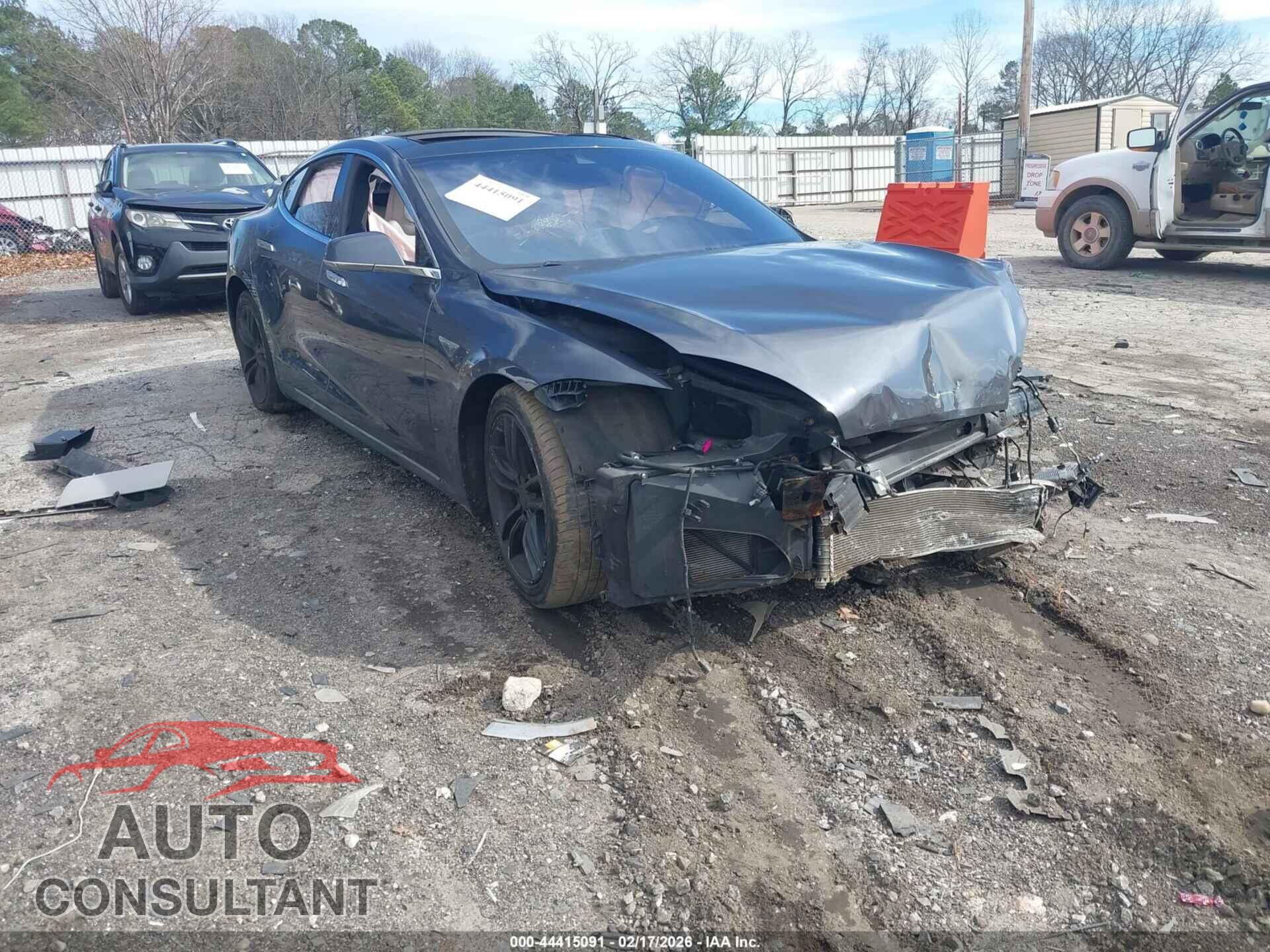 TESLA MODEL S 2015 - 5YJSA1E22FF110855