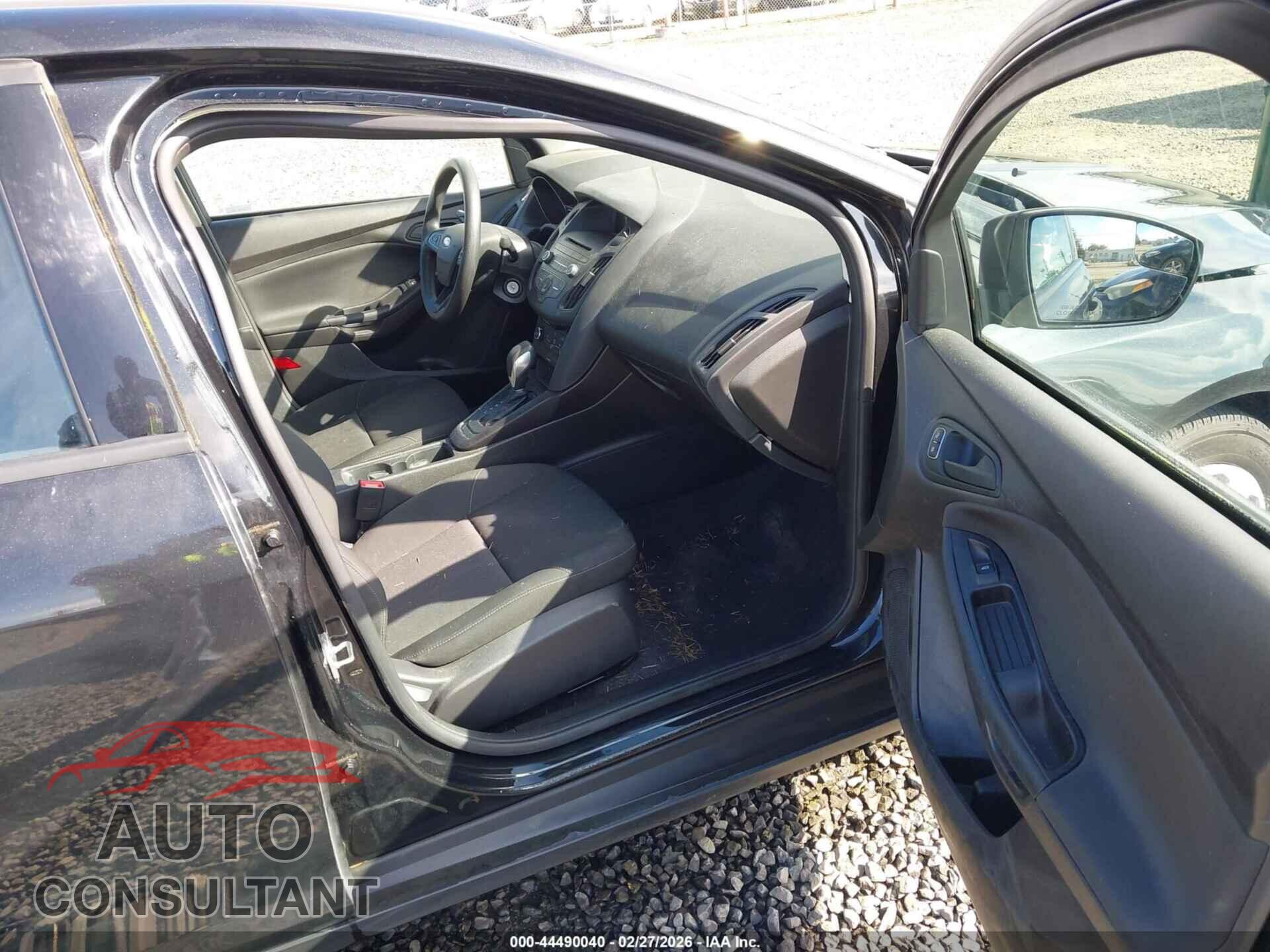 FORD FOCUS 2015 - 1FADP3E21FL361808