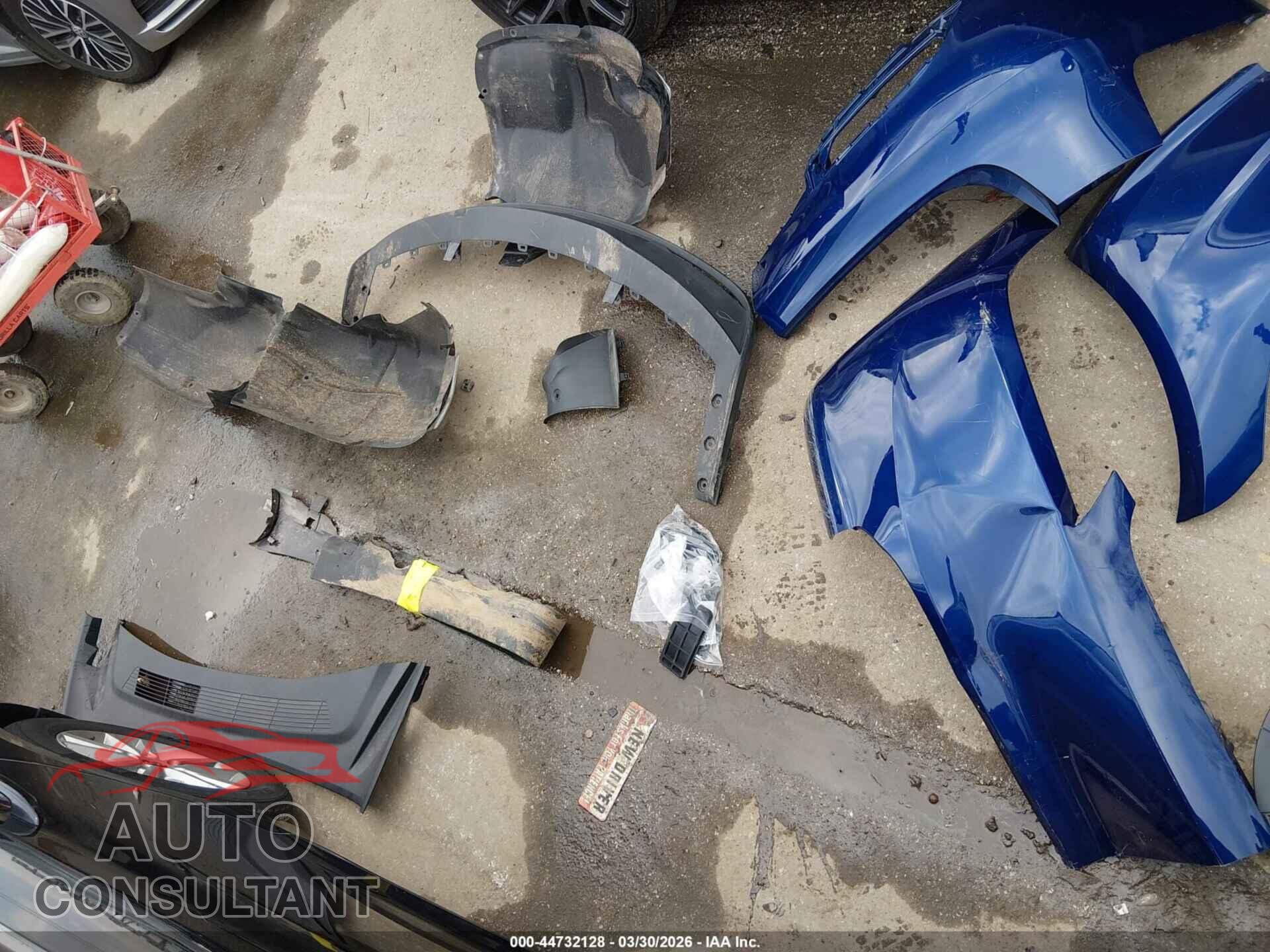 TESLA MODEL 3 2025 - 5YJ3E1EA7SF039596
