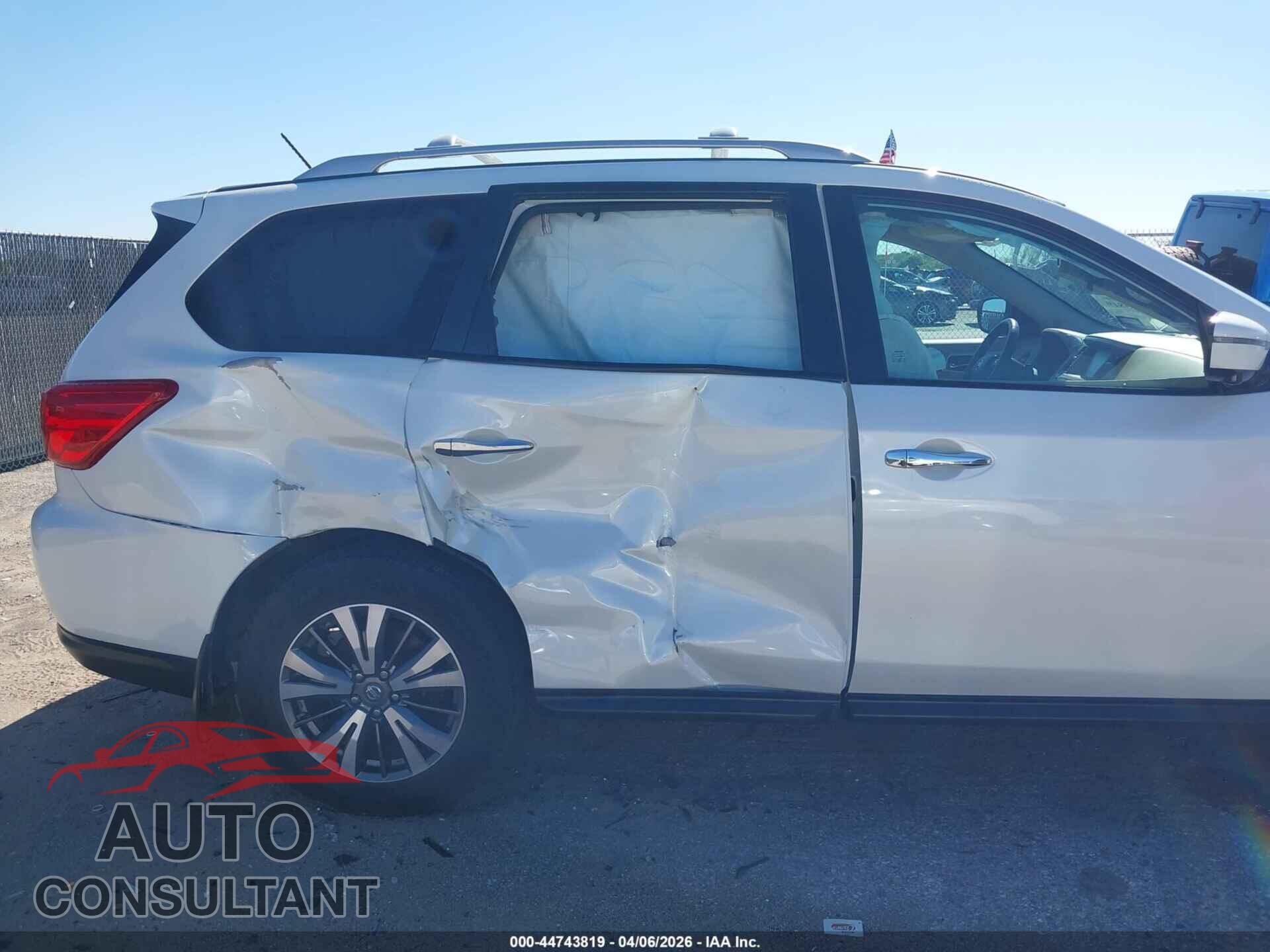 NISSAN PATHFINDER 2017 - 5N1DR2MN0HC649117