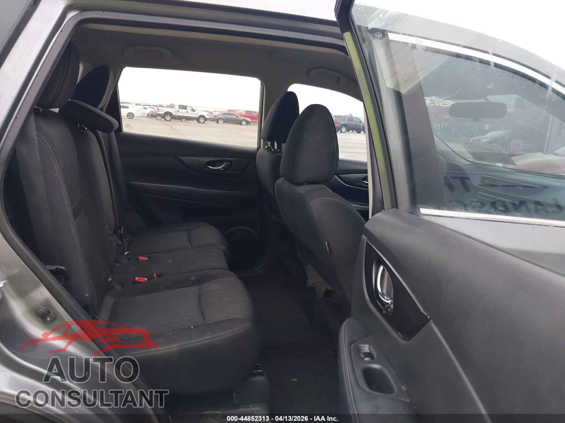 NISSAN ROGUE 2017 - KNMAT2MT6HP572639