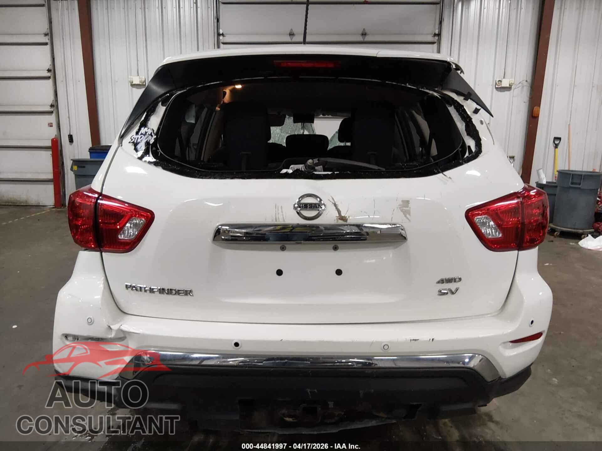 NISSAN PATHFINDER 2018 - 5N1DR2MM3JC606856