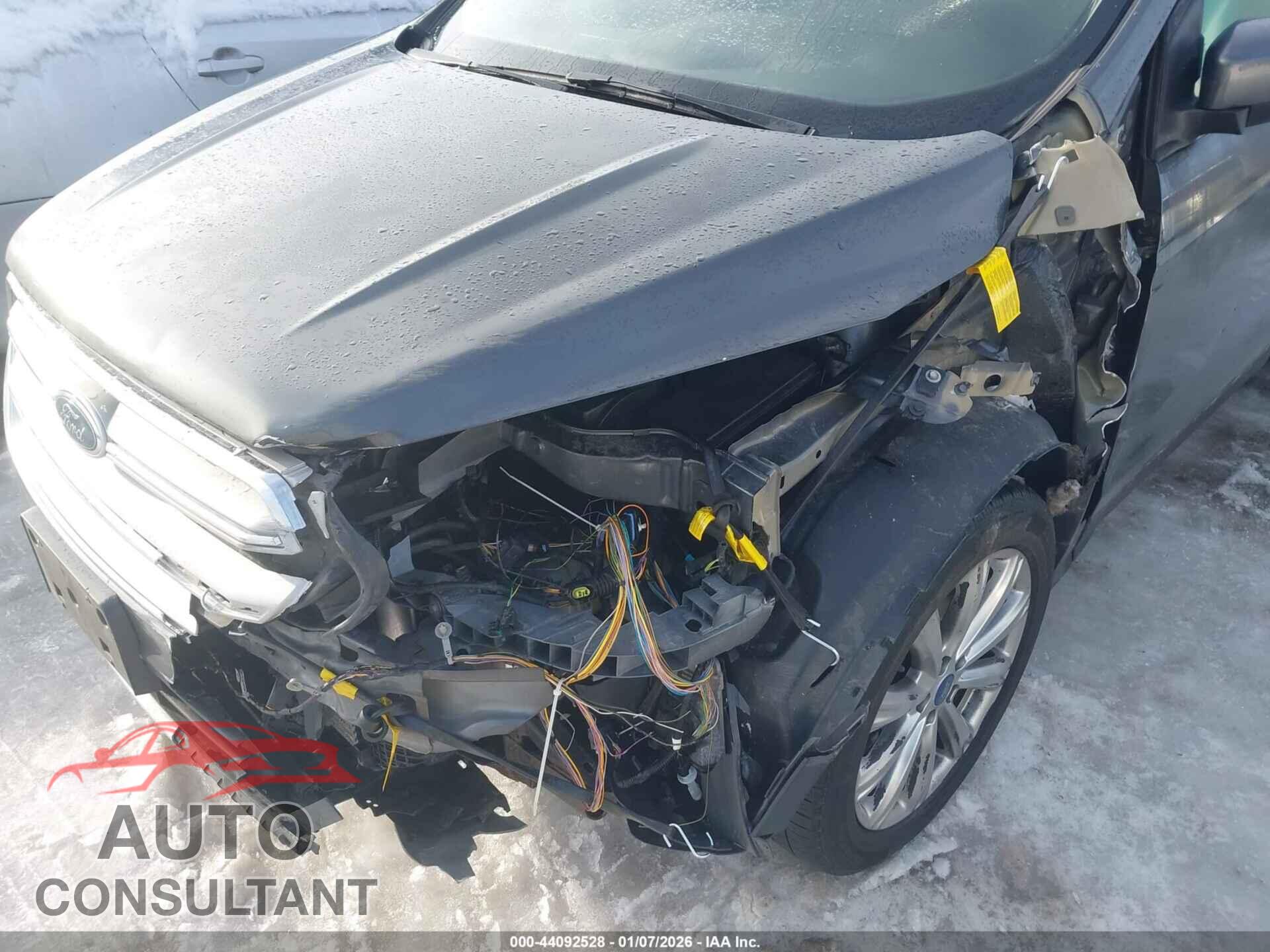 FORD ESCAPE 2018 - 1FMCU9J96JUA12744
