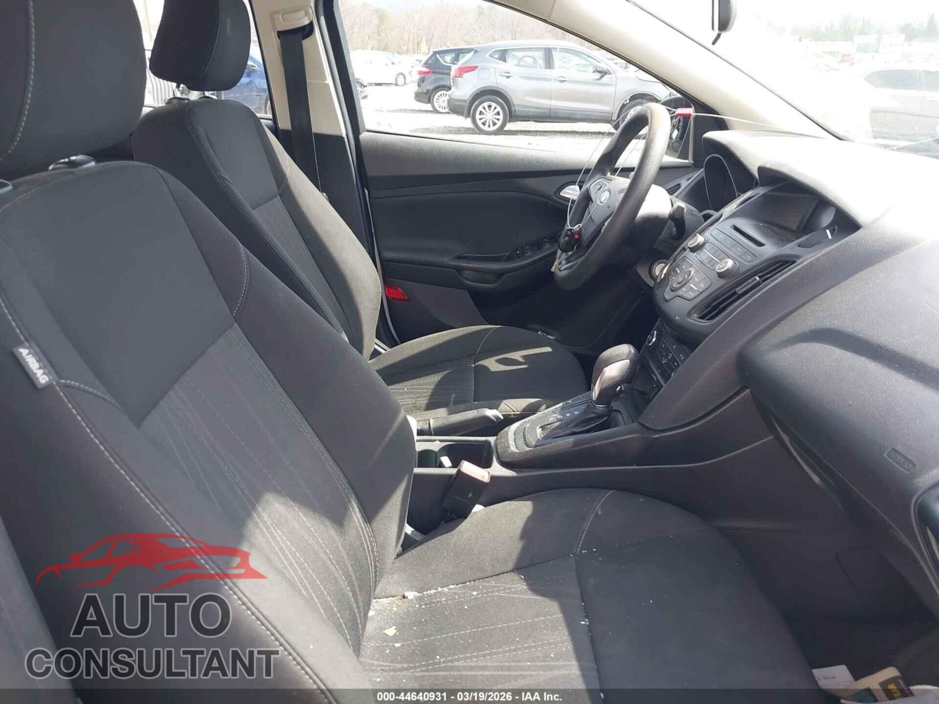FORD FOCUS 2017 - 1FADP3F22HL278700