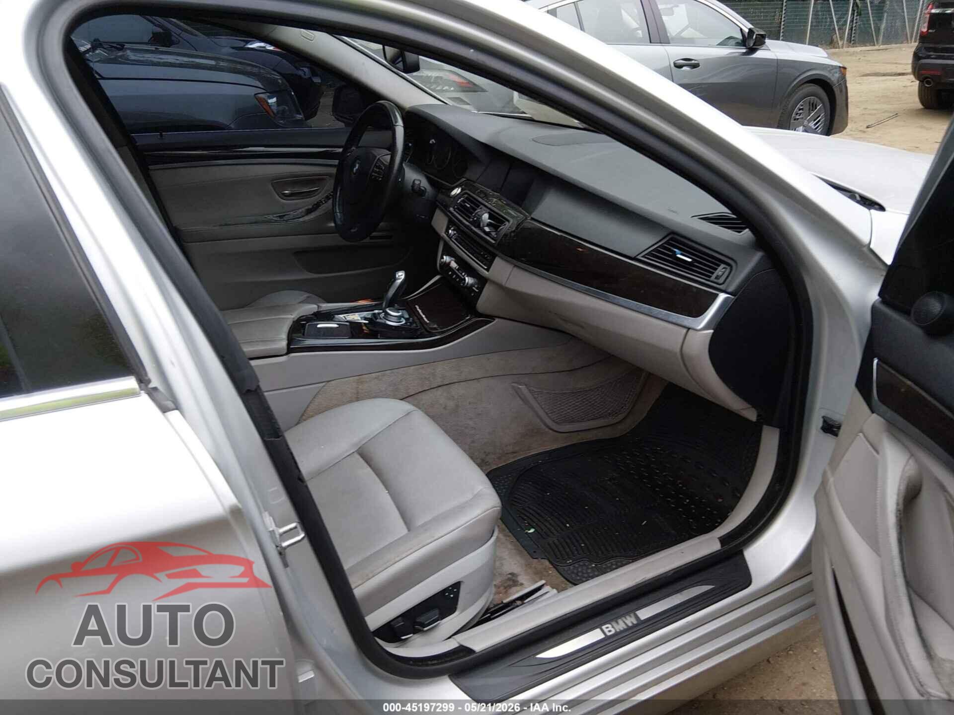BMW 528I 2011 - WBAFR1C55BC737268