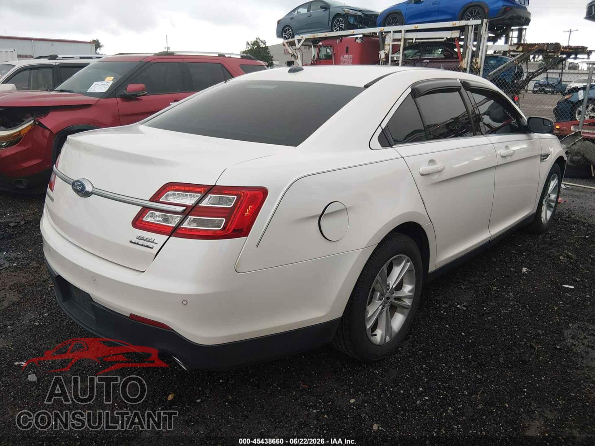 FORD TAURUS 2018 - 1FAHP2E84JG110928