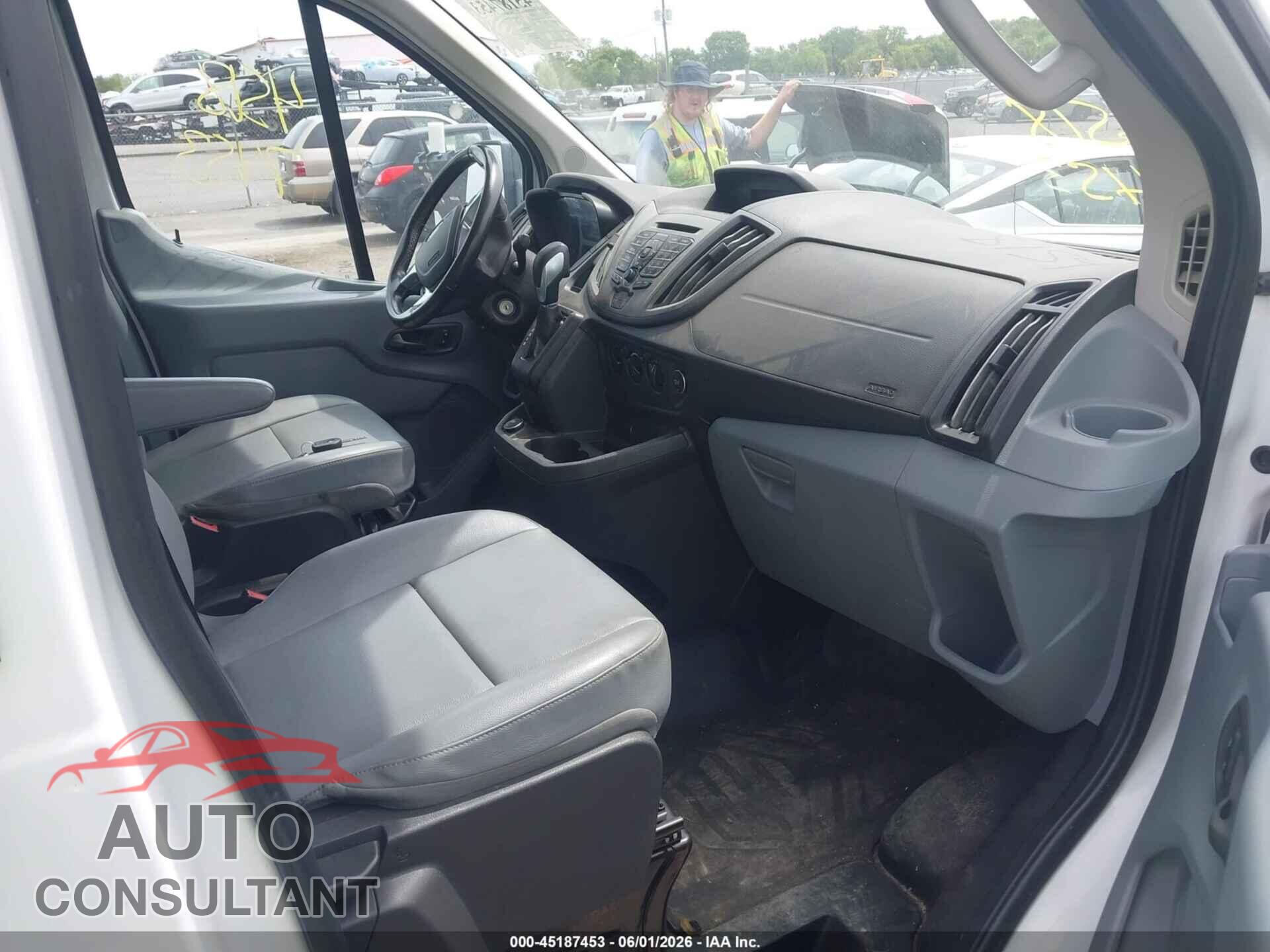 FORD TRANSIT-250 2017 - 1FTYR1YM8HKB43784