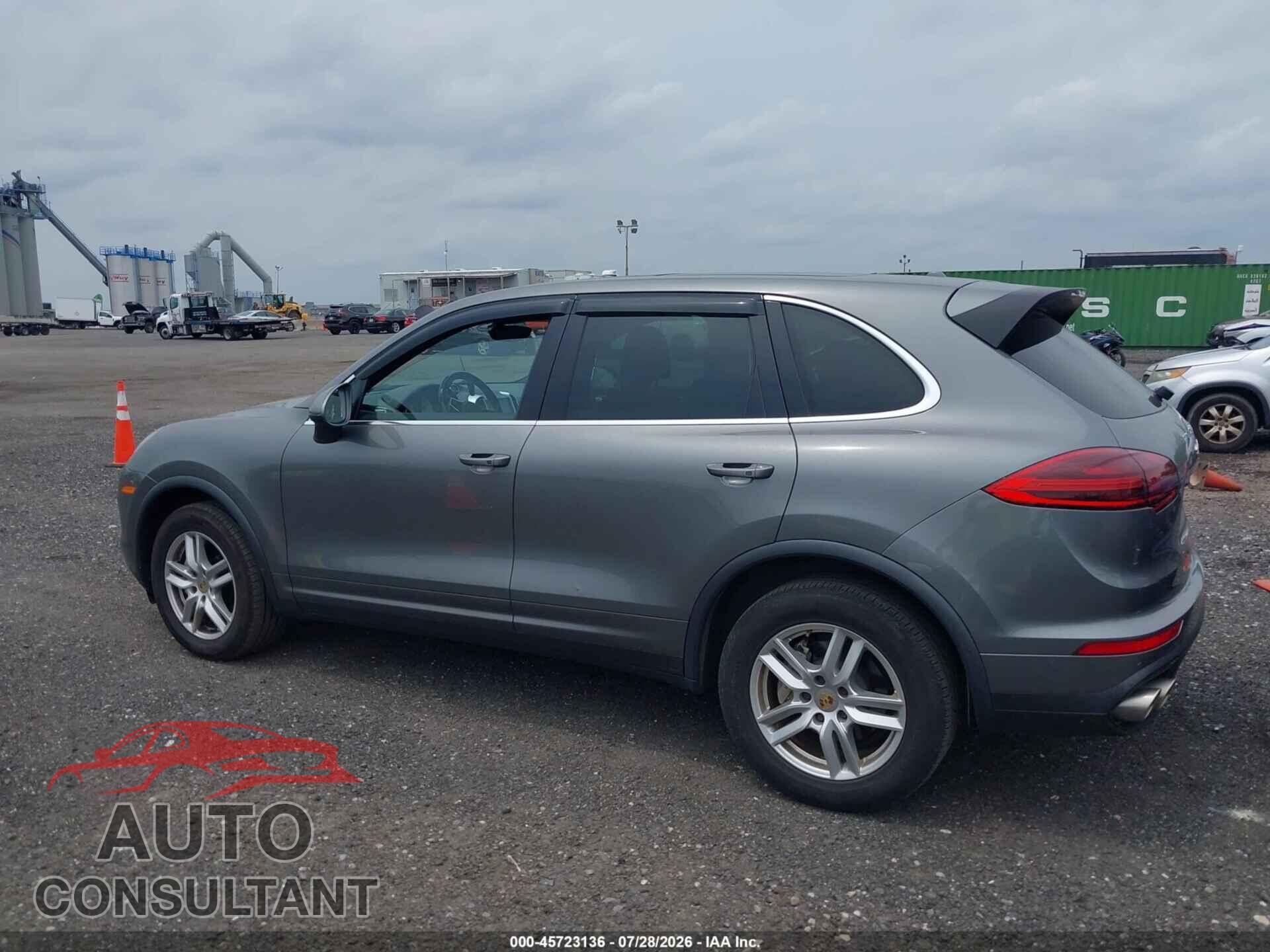 PORSCHE CAYENNE 2017 - WP1AB2A29HLA50205