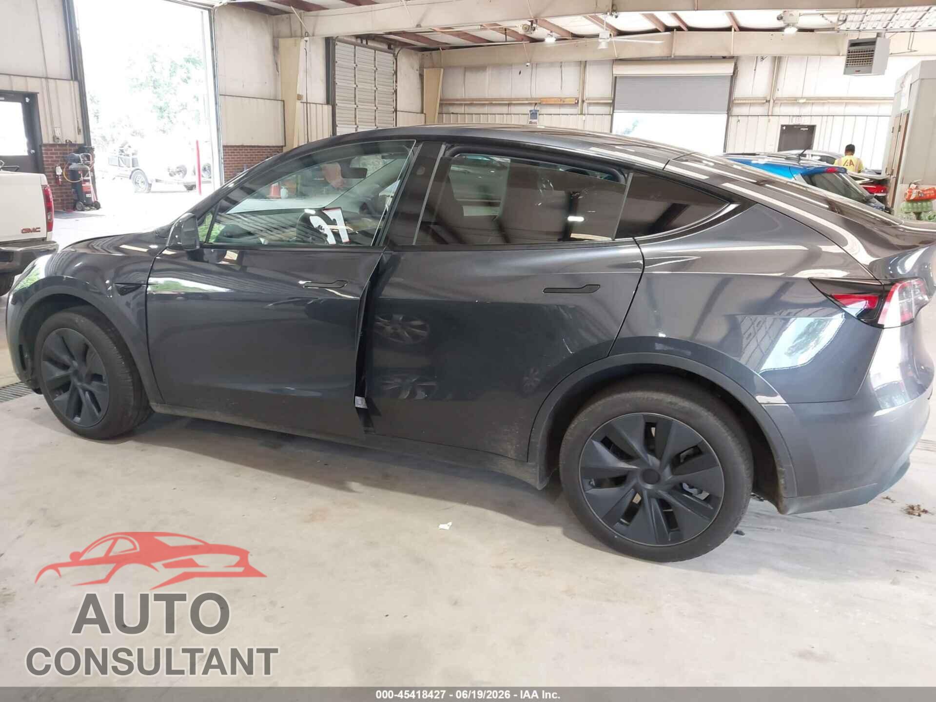 TESLA MODEL Y 2025 - 7SAYGDEE6SA358282