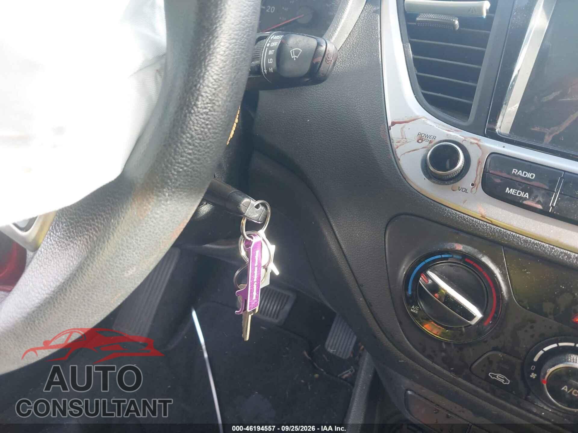 HYUNDAI COMPLEMENTOS DECORATIVOS 2021 - 3KPC24A68ME135046