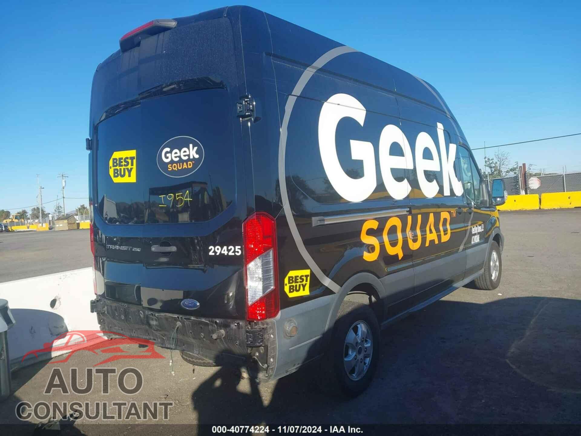 FORD TRANSIT-250 2018 - 1FTYR2XM4JKA11683