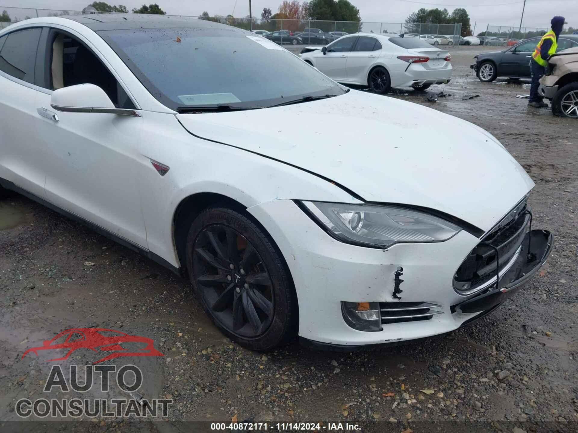 TESLA MODEL S 2013 - 5YJSA1DP2DFP25030