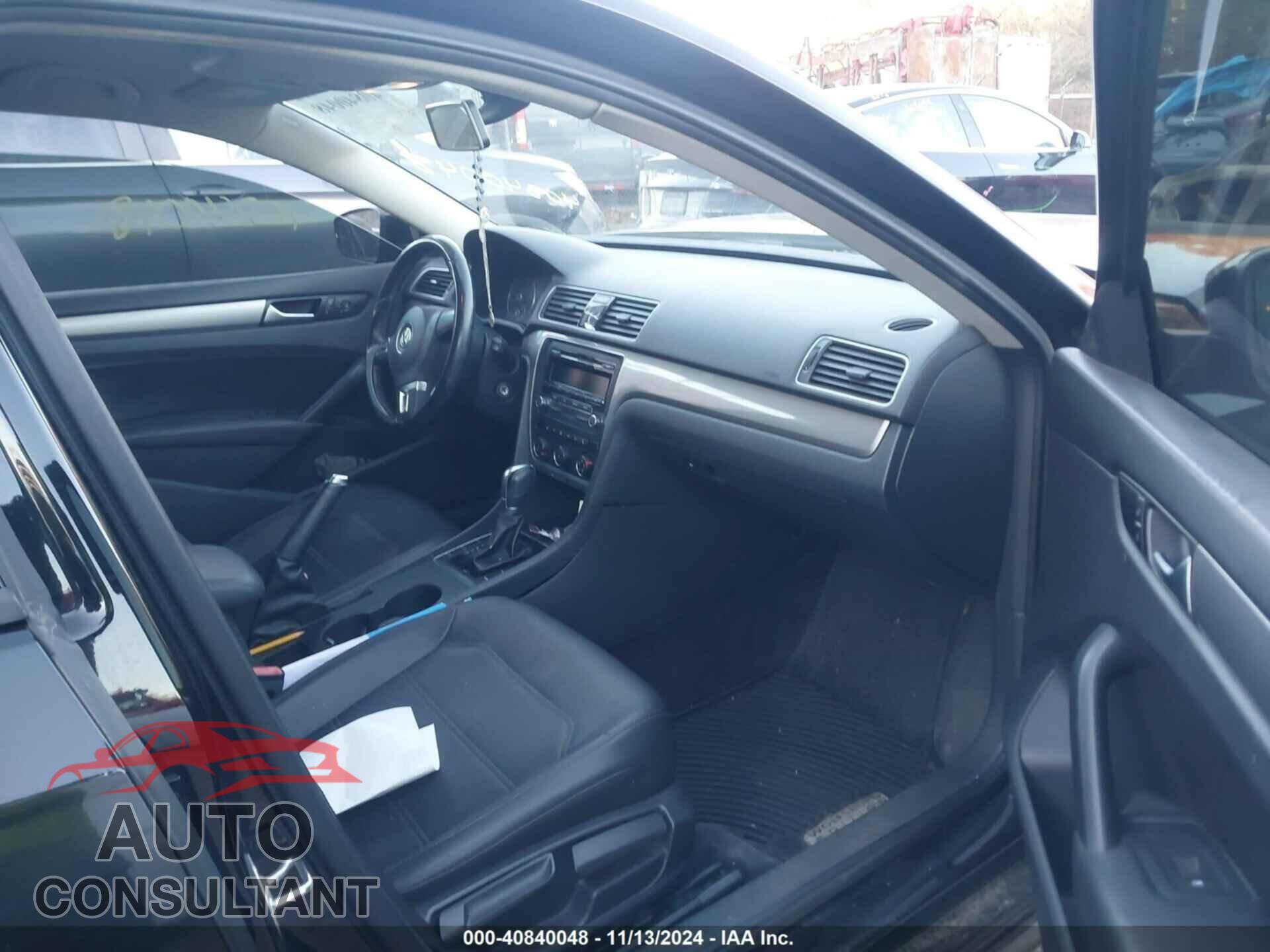 VOLKSWAGEN PASSAT 2015 - 1VWAT7A36FC089221