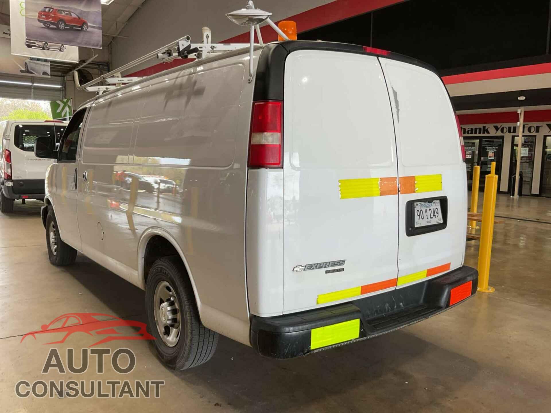 CHEVROLET EXPRESS G2500 2012 - 1GCWGFCA4C1176156
