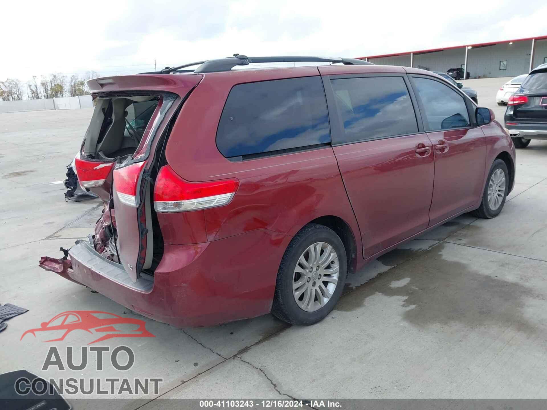 TOYOTA SIENNA 2013 - 5TDYK3DC8DS357108