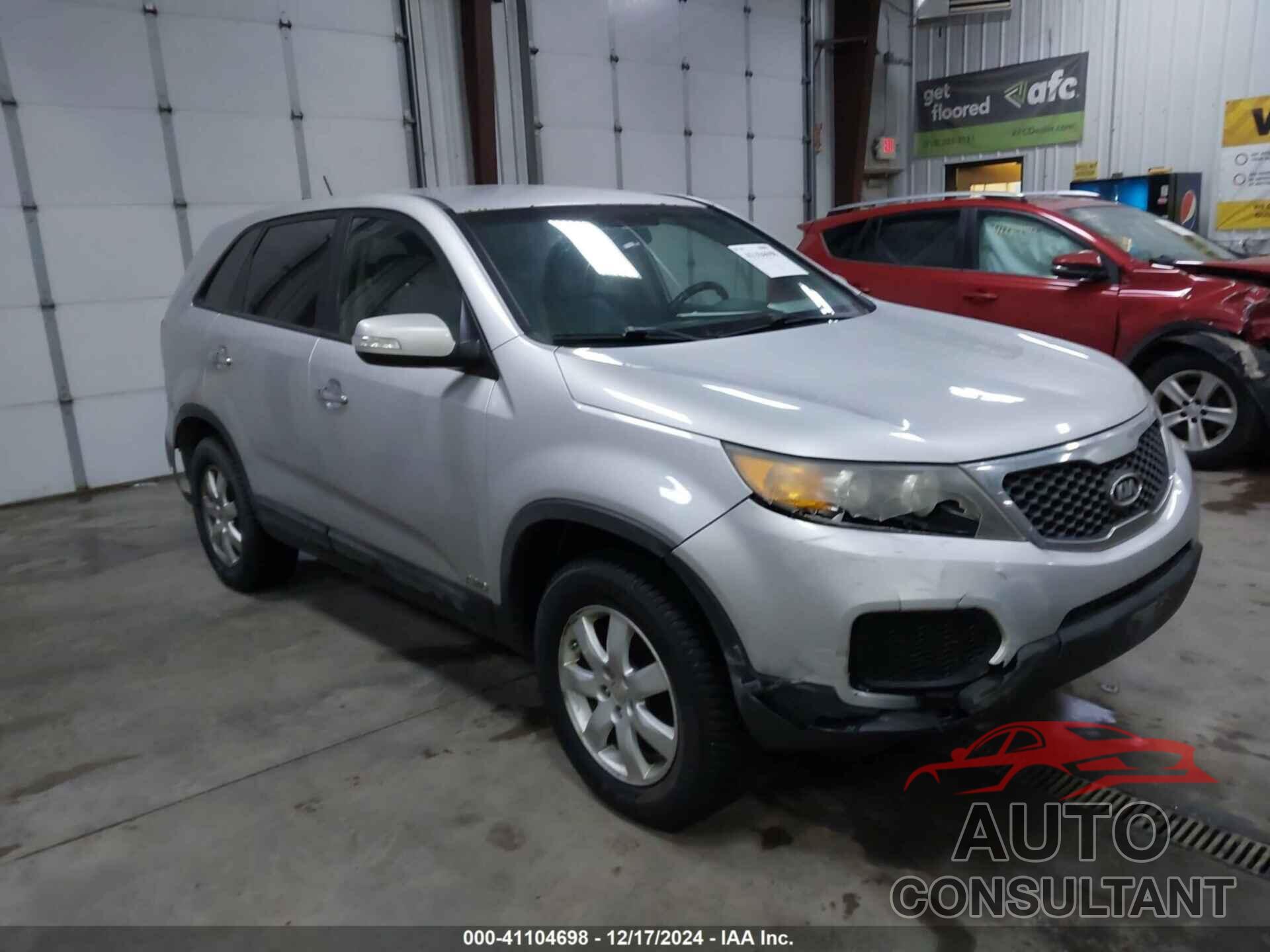KIA SORENTO 2011 - 5XYKTCA18BG030255