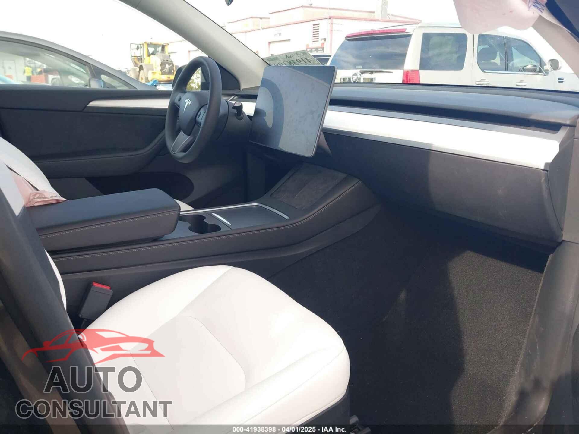 TESLA MODEL Y 2024 - 7SAYGDEE7RF117702
