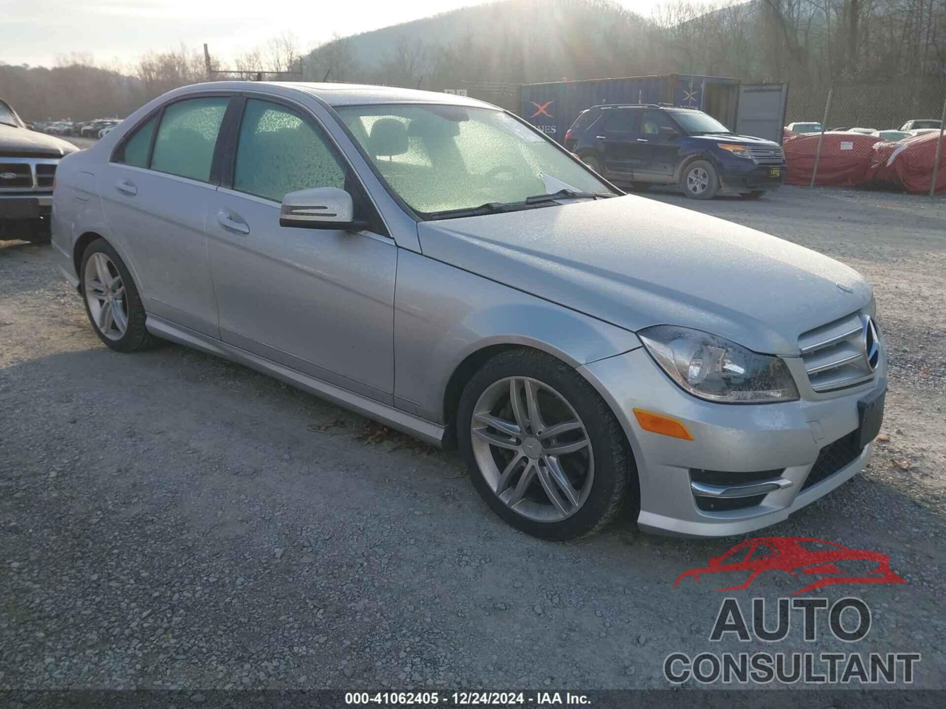 MERCEDES-BENZ C 300 2013 - WDDGF8AB9DR298745