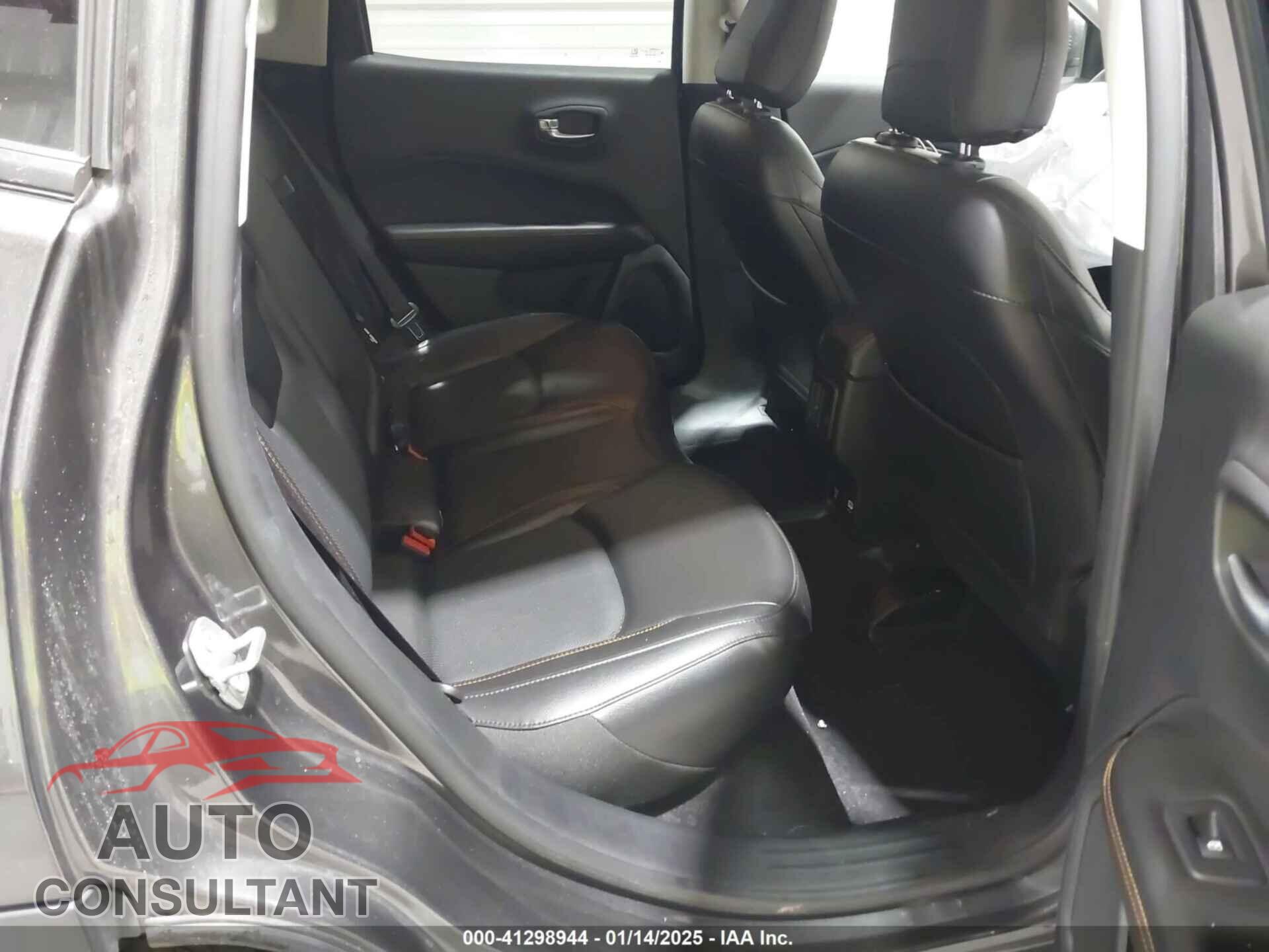 JEEP COMPASS 2020 - 3C4NJDCB2LT239225