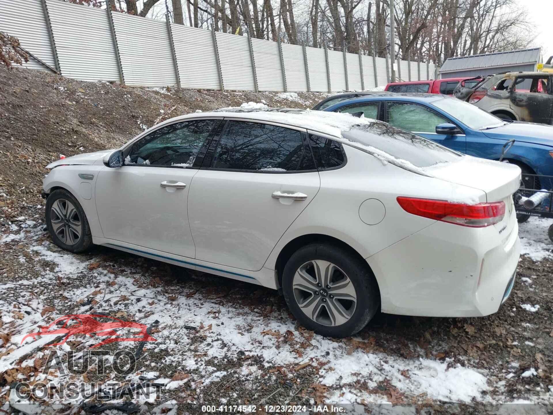 KIA OPTIMA PLUG-IN HYBRID 2017 - KNAGV4LD7H5013152