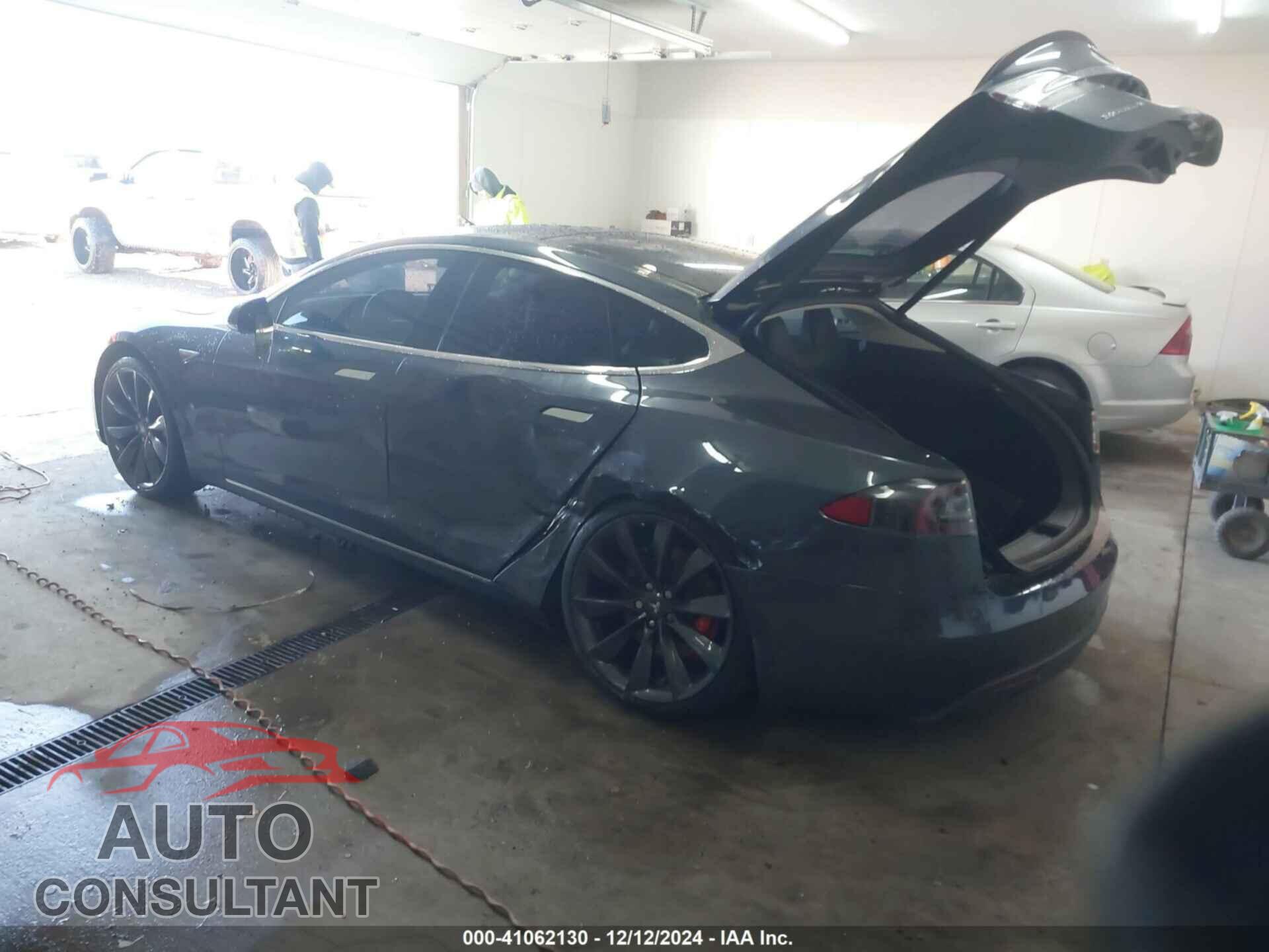 TESLA MODEL S 2014 - 5YJSA1H22EFP64345
