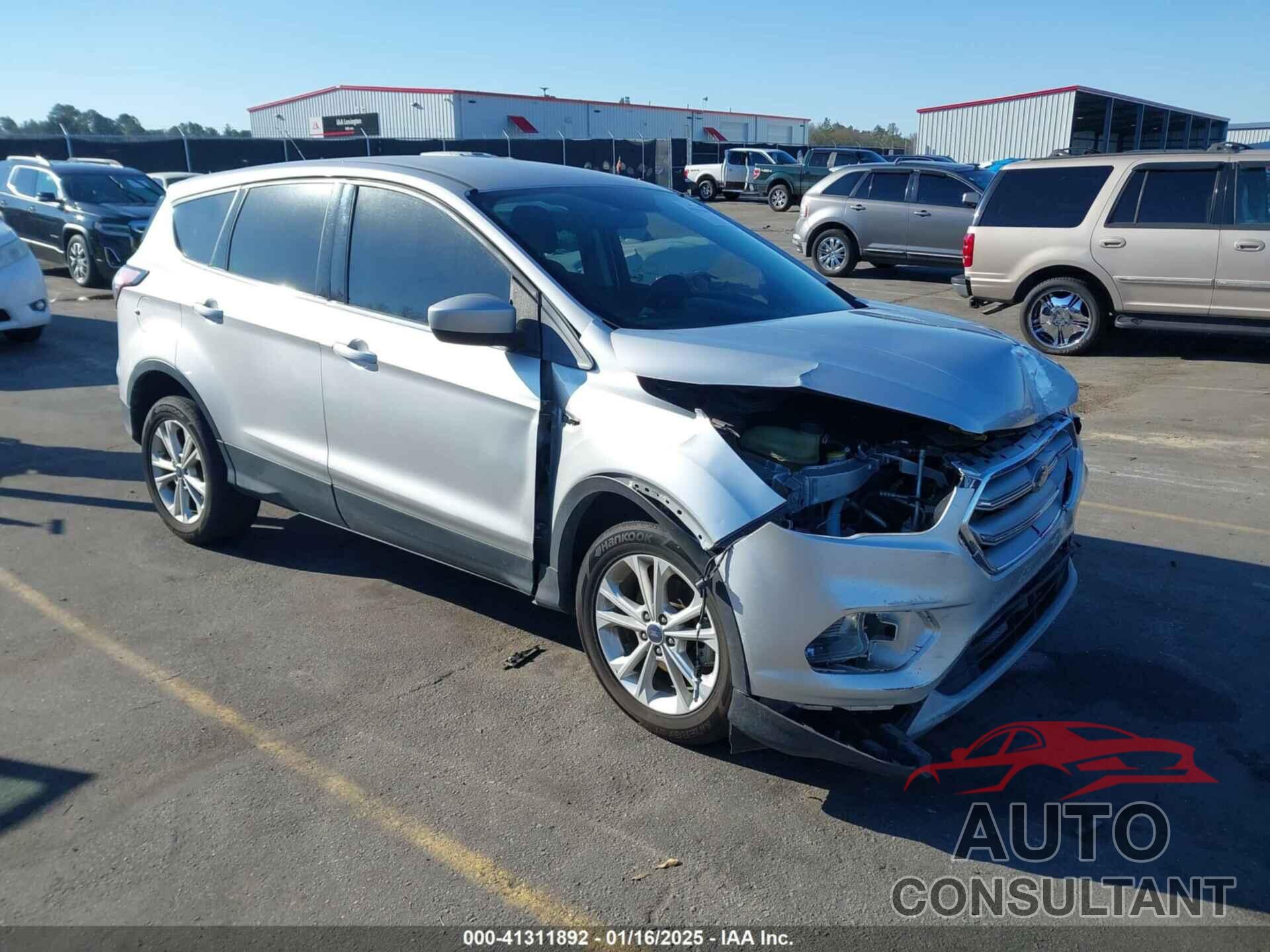 FORD ESCAPE 2017 - 1FMCU0GD8HUE37870