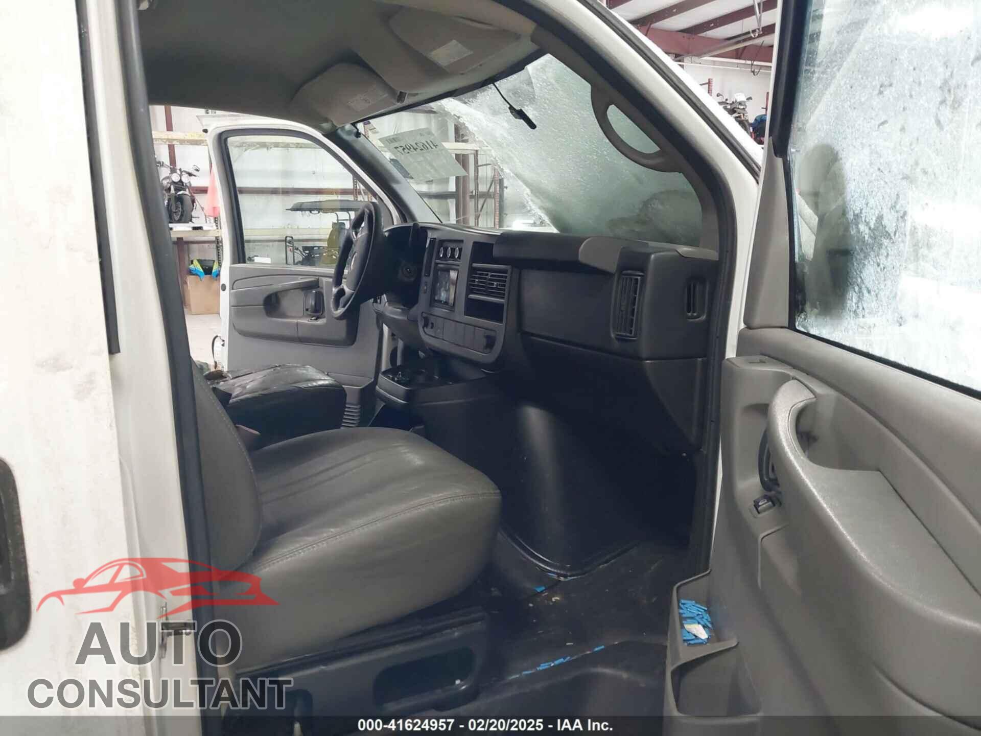 CHEVROLET EXPRESS 3500 2012 - 1GCZGUCG7C1128866