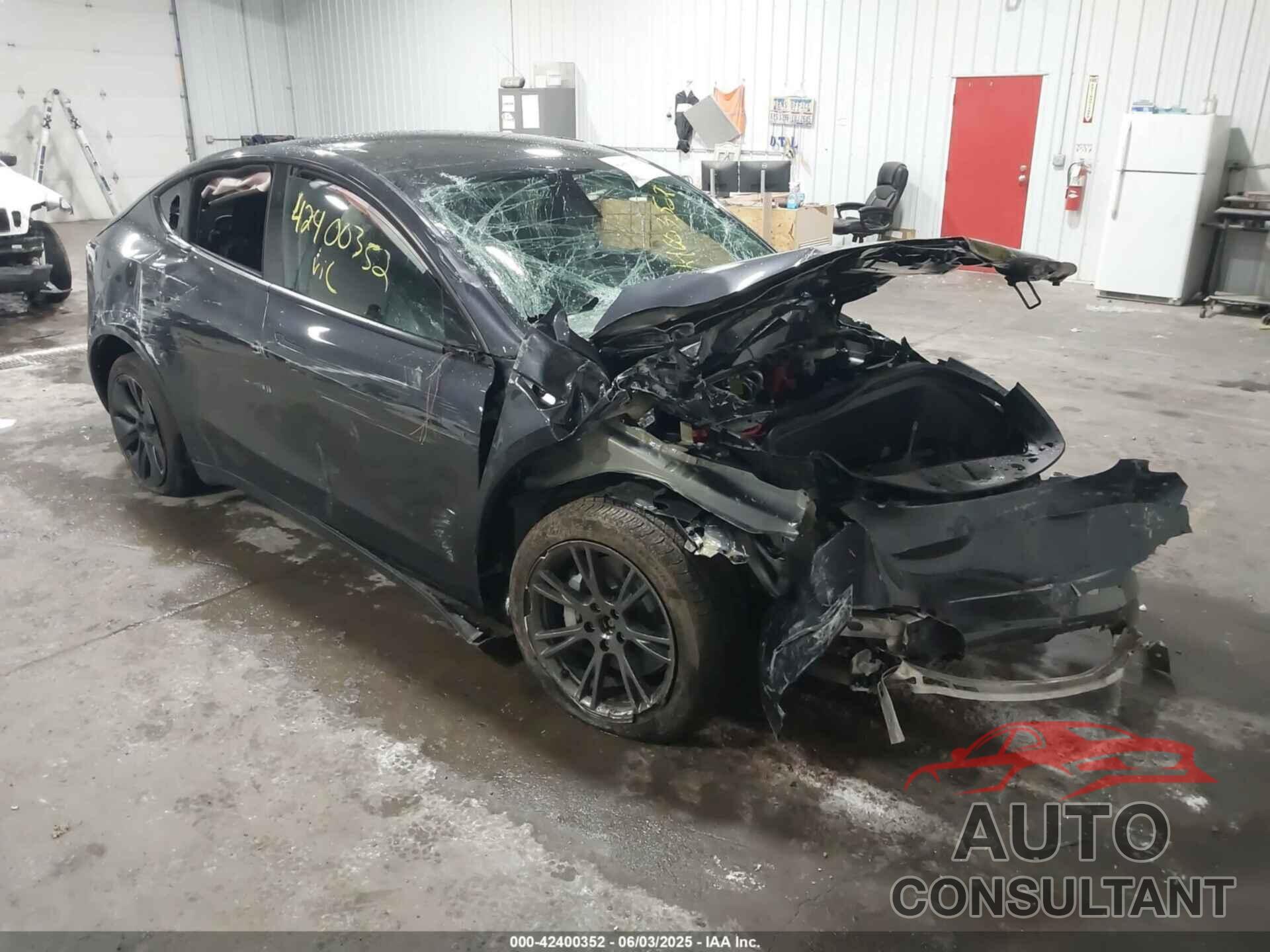 TESLA MODEL Y 2025 - 7SAYGDEE6SF290472