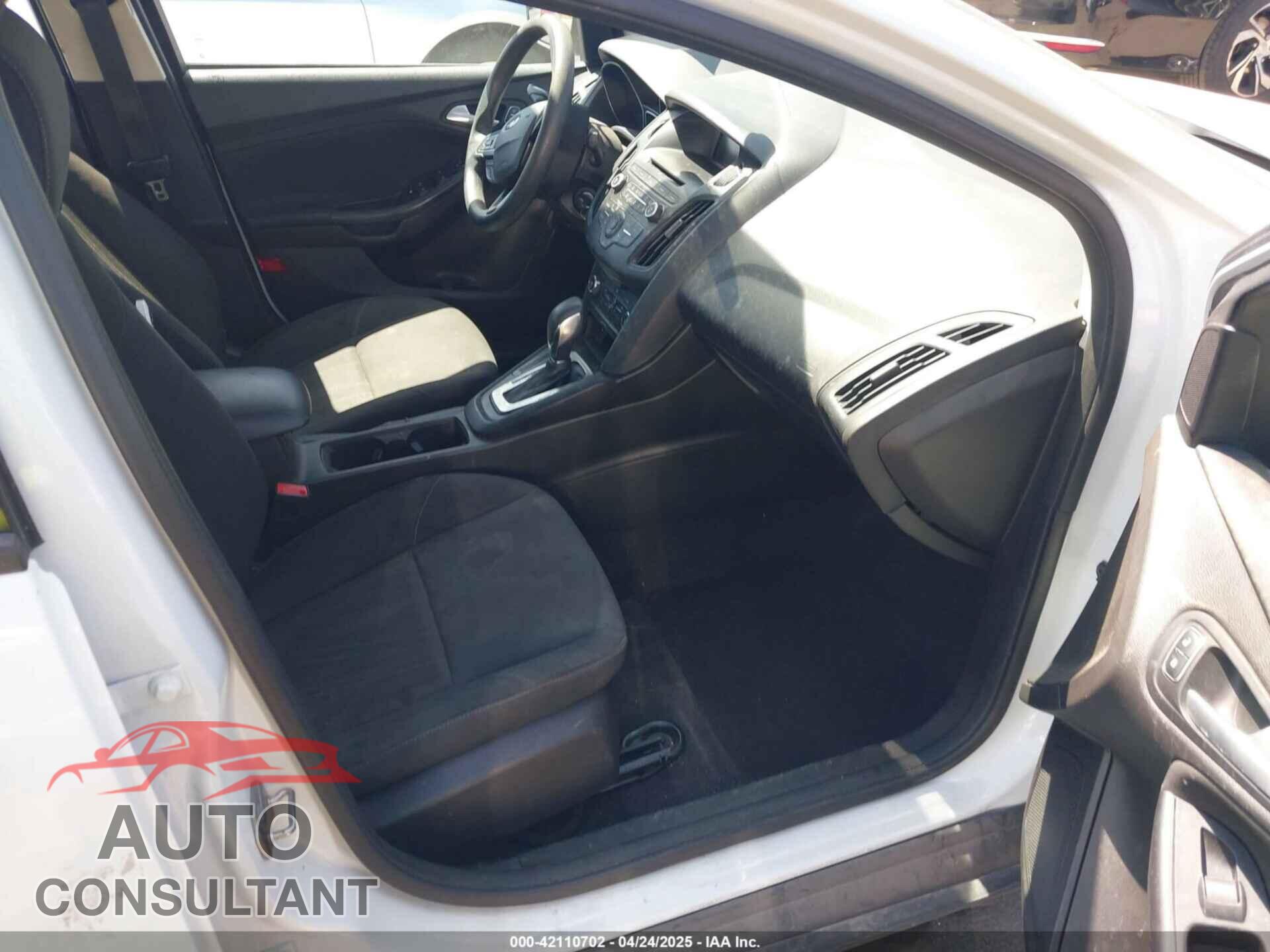 FORD FOCUS 2017 - 1FADP3F24HL232527