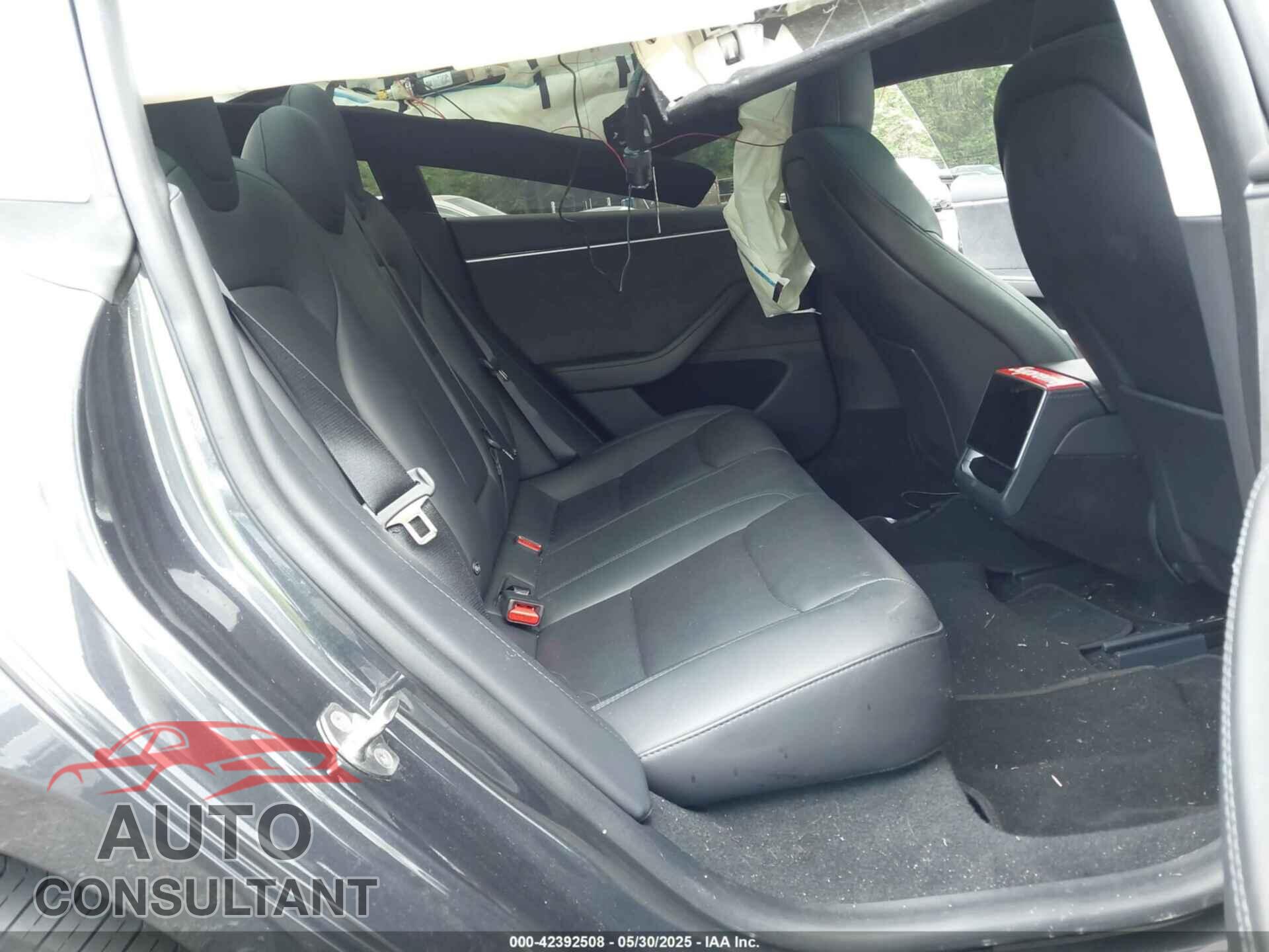 TESLA MODEL 3 2024 - 5YJ3E1EB3RF729817